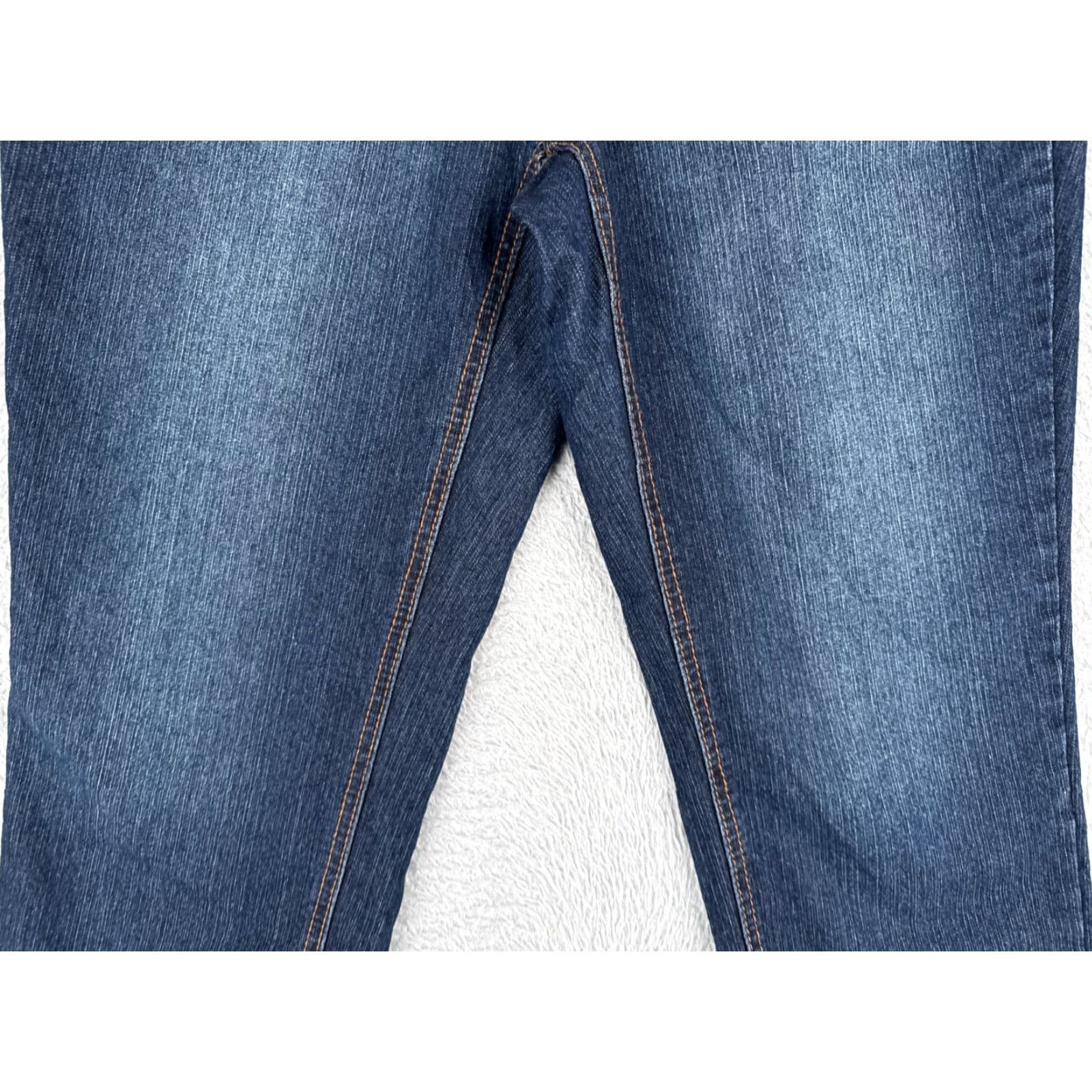 Faded Glory Faded Glory Jeans Womens 12 Blue Denim Capri Rolled Hem Cotton Blend 32x21 Jeans Capri Women Blue 32 12 Vintage? No. Size 34" / US 12 / IT 48 - 3 Thumbnail