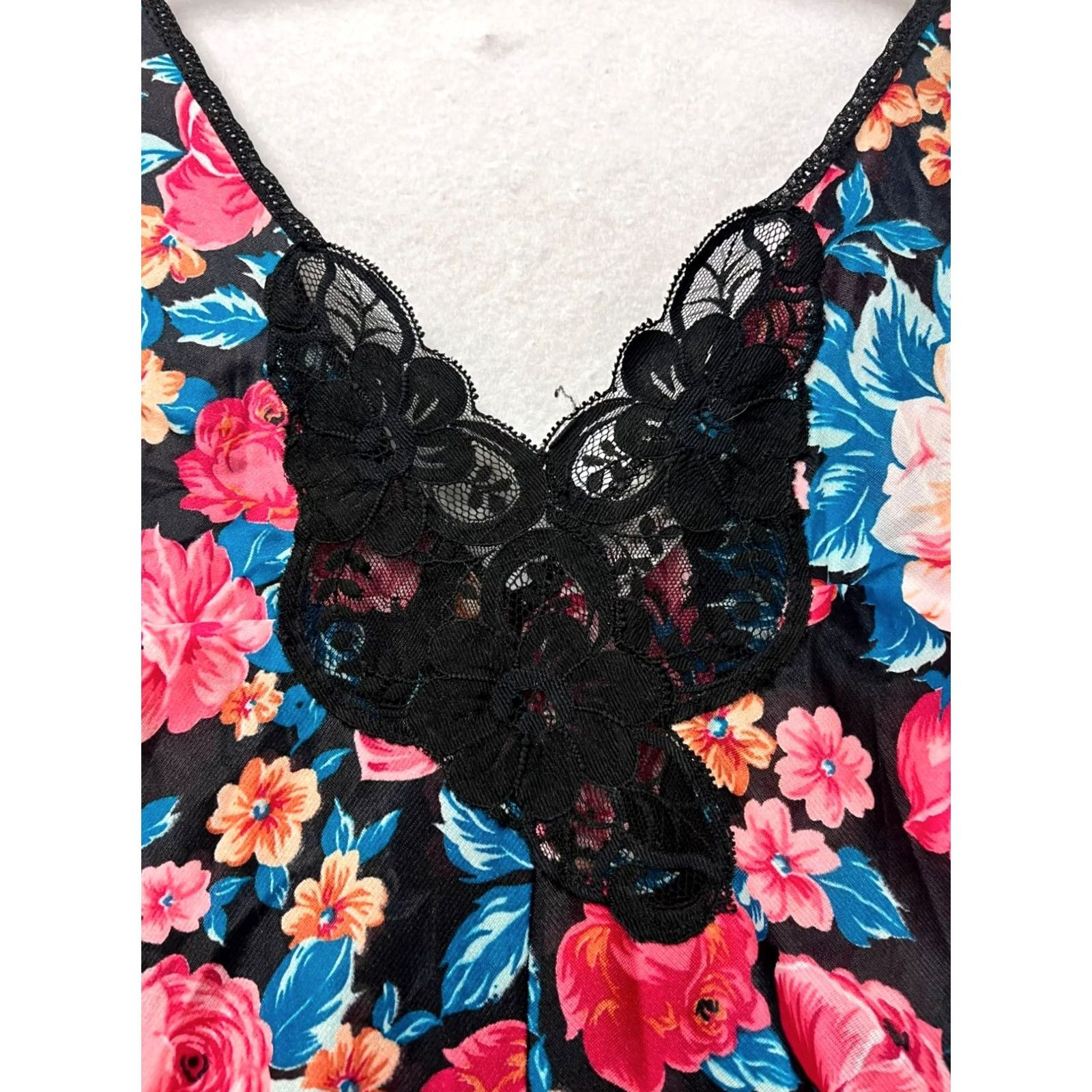 Vintage VINTAGE Vanity Fair Nightgown Dress Womens M Black Nylon Floral Sleeveless Lace 1970s Eveningwear Scarce/Like New Size M / US 6-8 / IT 42-44 - 7 Thumbnail