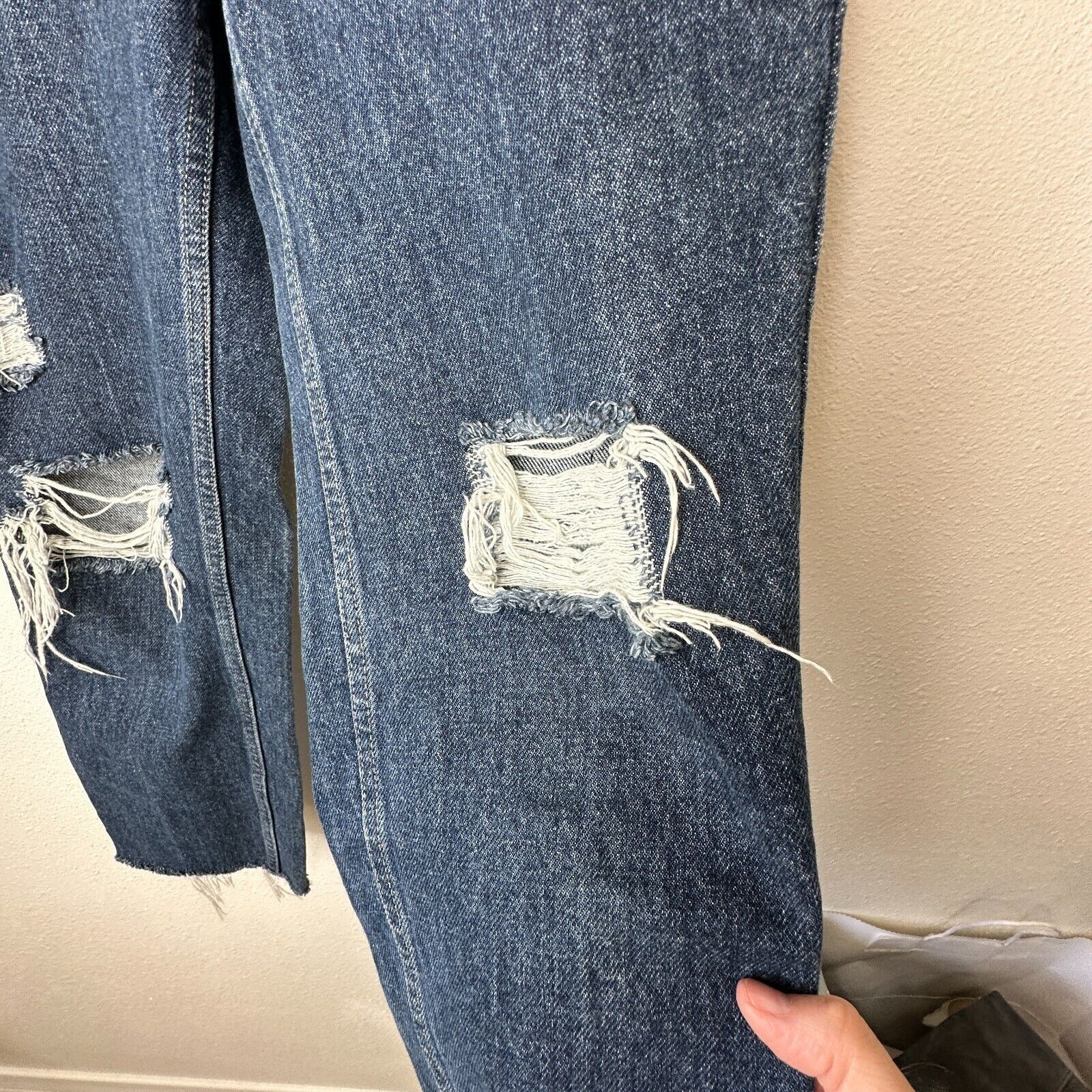 Guess Guess Dark Blue Wash Distressed Slim Leg Raw Hem Denim Jeans Size 28" / US 6 / IT 42 - 4 Thumbnail