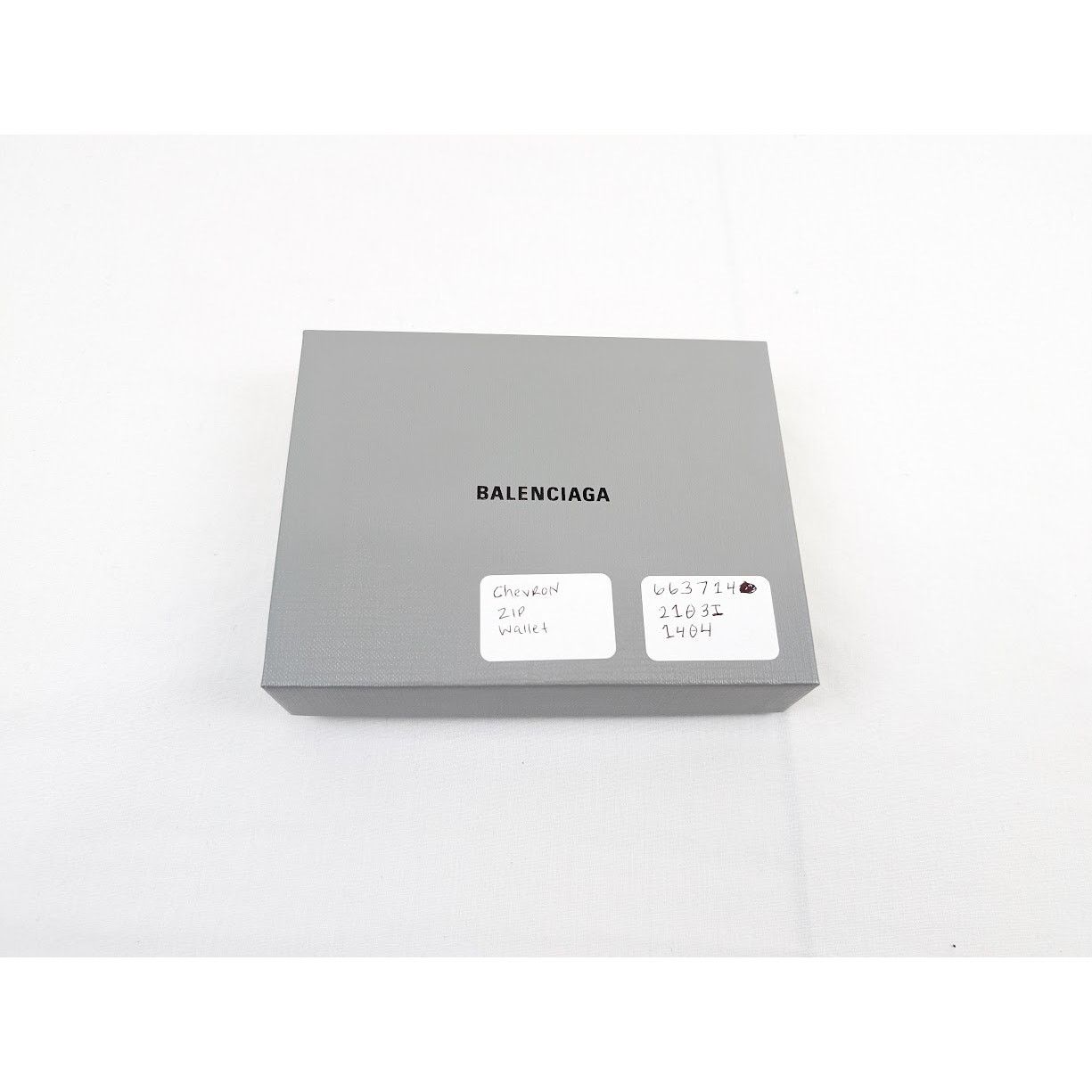 Balenciaga o1rshd1 Size: OS / Chevron Zip Wallet in Gray Size ONE SIZE - 11 Thumbnail
