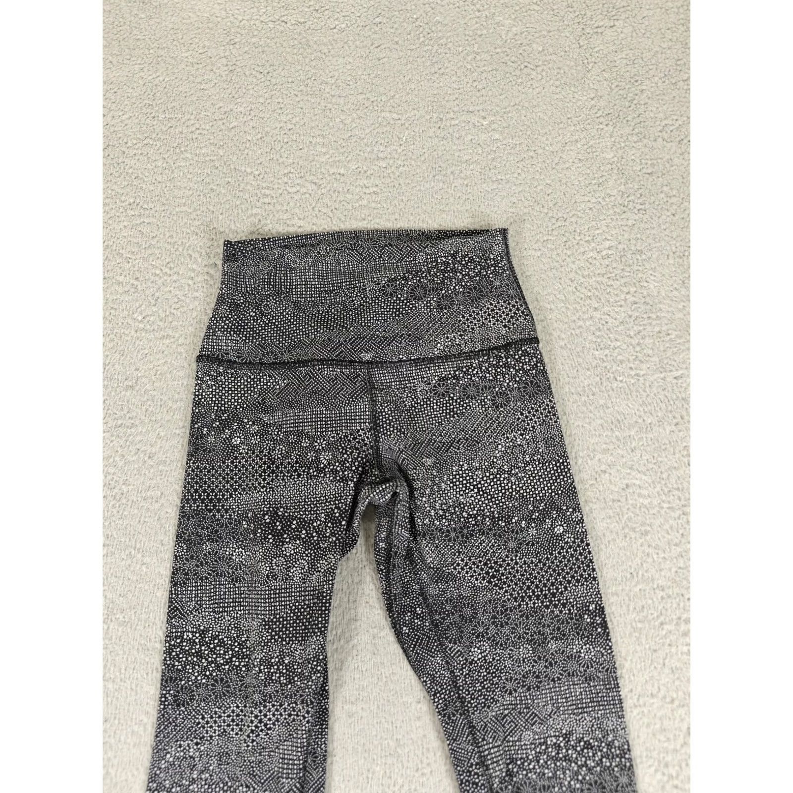 Lululemon VINTAGE Lululemon Pants Womens 4 Black White Speckle High Rise Leggings Yoga LW5BLS Size 27" / US 4 / IT 40 - 2 Thumbnail