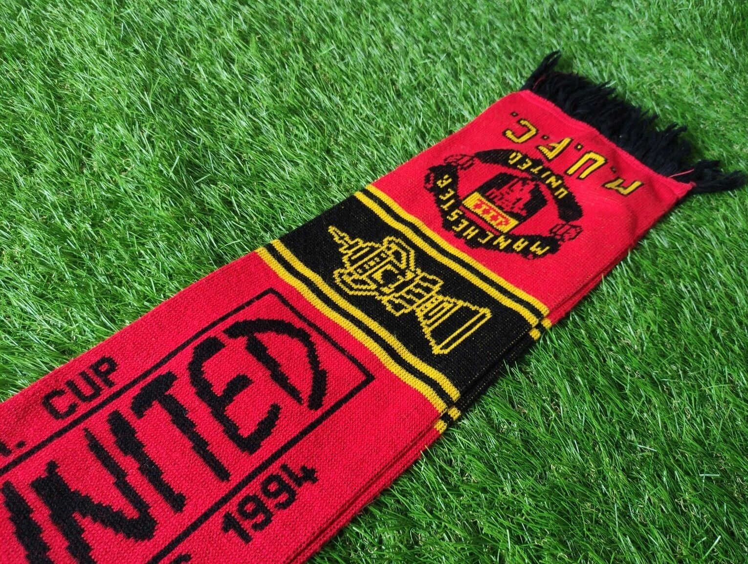Other MANCHESTER UNITED LEAGUE AND CUP DOUBLE WINNERS 1994 SCARF Size ONE SIZE - 6 Thumbnail