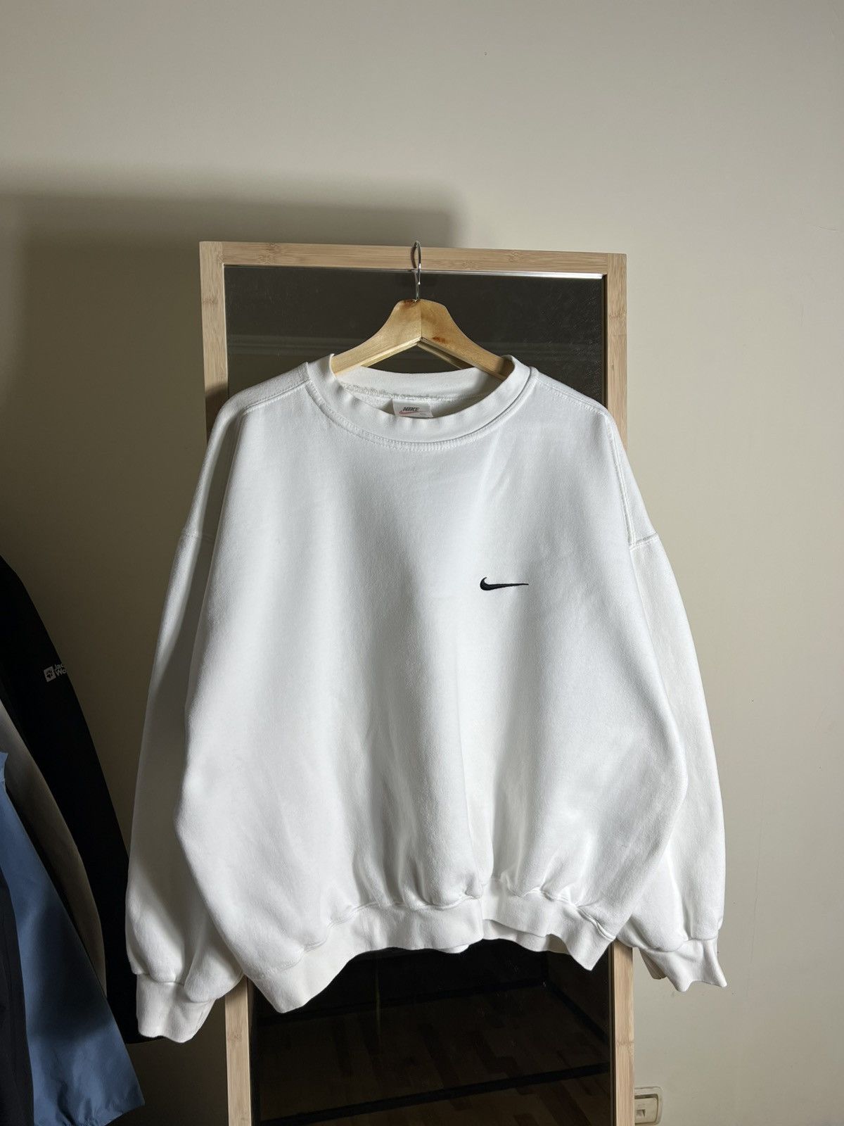Nike Vintage Nike Small Swoosh Oversized Sweatshirt Y2K USA Size US L / EU 52-54 / 3 - 1 Thumbnail