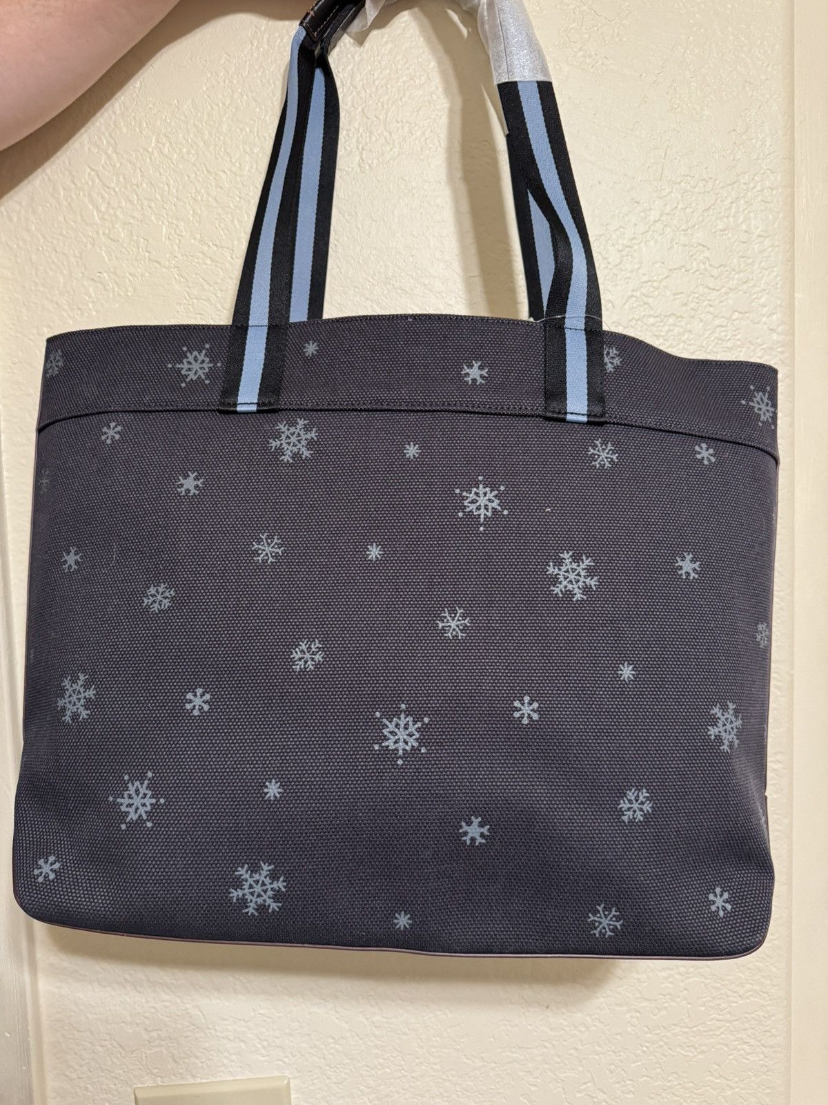 Coach NWT Coach CE632 X Peanuts Large Tote 38 With Snoopy Ski Size ONE SIZE - 13 Thumbnail
