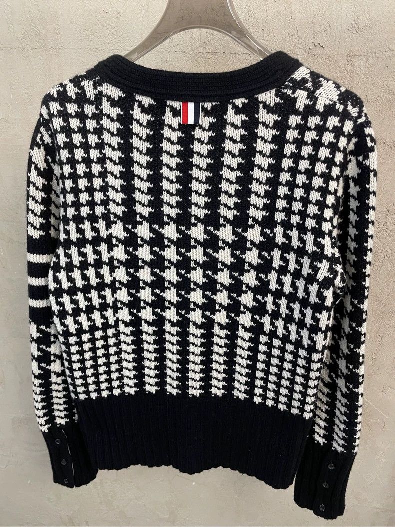 Thom Browne Thom browne Black and white zebra four-striped cashmere car Size M / US 6-8 / IT 42-44 - 4 Thumbnail