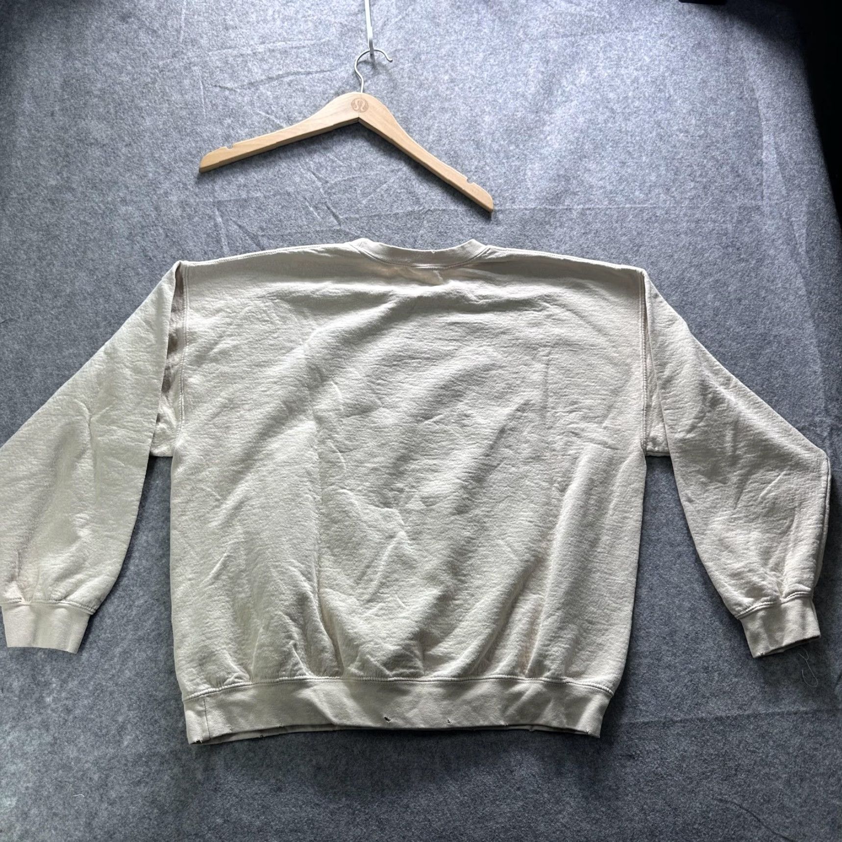 Vintage VINTAGE Queen Sweatshirt Mens XL Beige Tour 18 Band Graphic Crewneck Fleece Pullover Size US XL / EU 56 / 4 - 7 Thumbnail