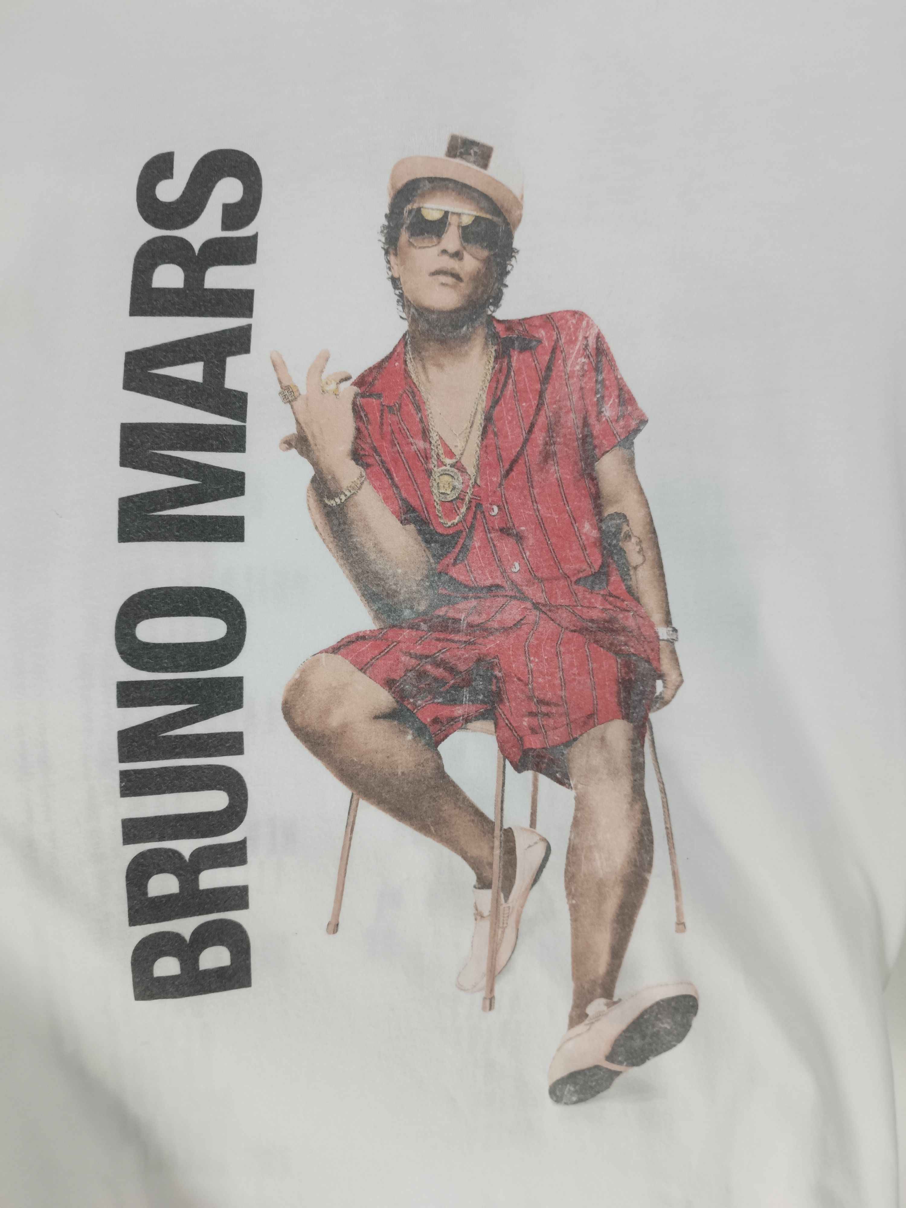 Rap Tees VINTAGE BRUNO MARS 2017 MAGIC TOUR TEE weeknd gaga drake Size US M / EU 48-50 / 2 - 10 Thumbnail