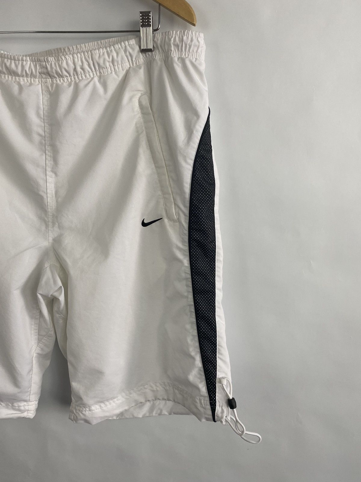 Nike 🇺🇸 Vintage 90s Nike Nylon shorts swoosh logo street wear dril Size US 34 / EU 50 - 3 Thumbnail