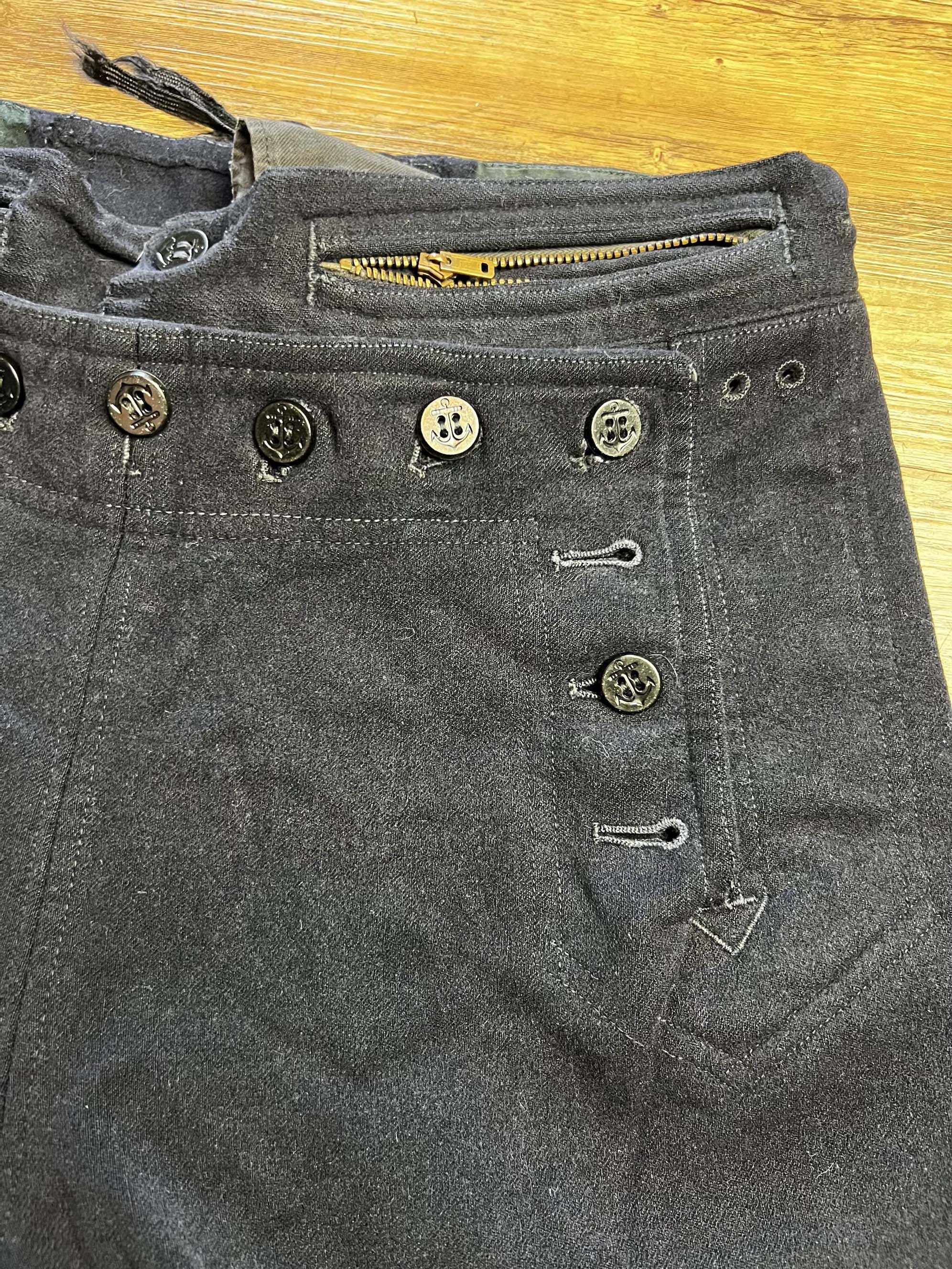 Vintage Vintage 1940s WWII US Navy 13 Button Wool Sailor Pants Size US 26 / EU 42 - 8 Thumbnail