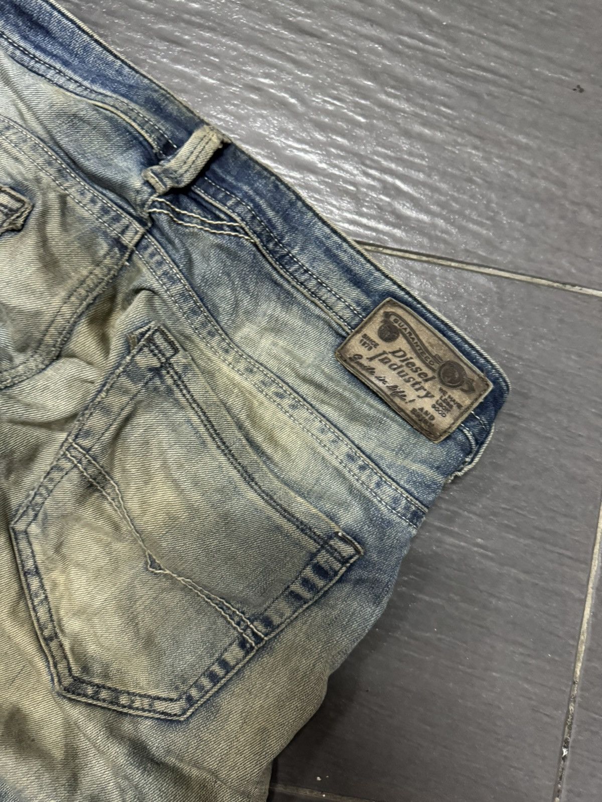 Diesel × If Six Was Nine VINTAGE DIESEL DISTRESSED JEANS Size US 35 - 7 Thumbnail
