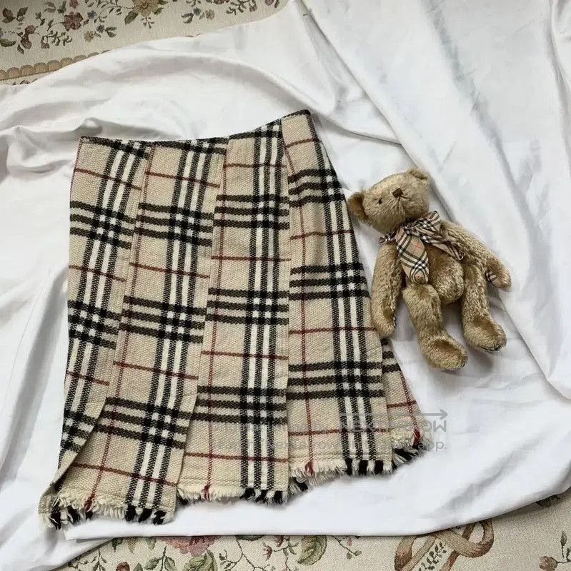 Burberry Burberry Wool Midi Skirt in Khaki Color. Size 23" - 3 Thumbnail