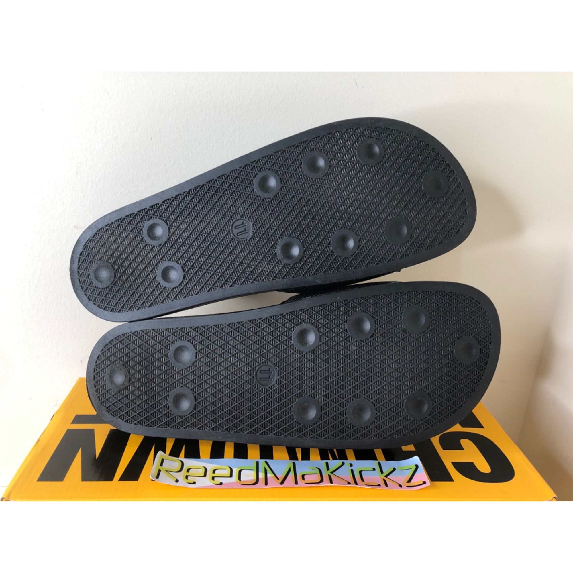 Market Chinatown Market Slides Smiley Black Yellow mens 10us Size US 10 / EU 43 - 6 Thumbnail