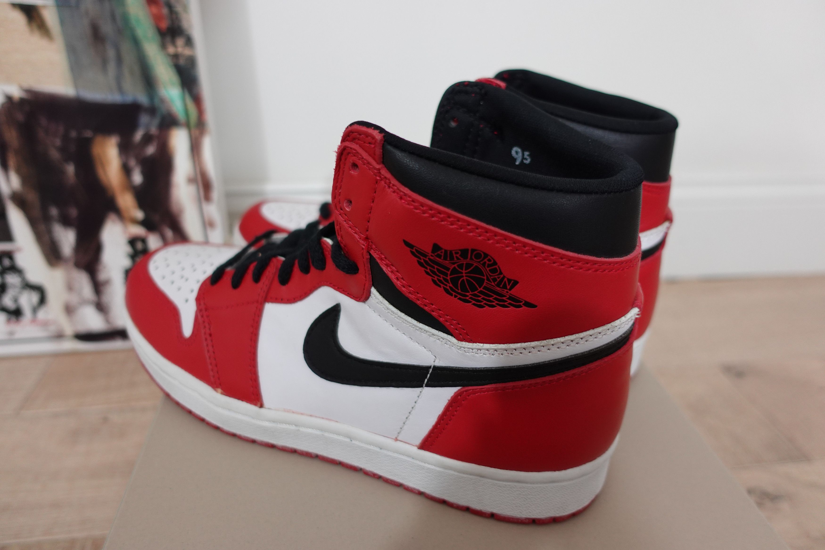 Jordan Brand × Nike 1994 Nike Air Jordan 1 Chicago. BRAND NEW WITH BOX Size US 9.5 / EU 42-43 - 4 Thumbnail