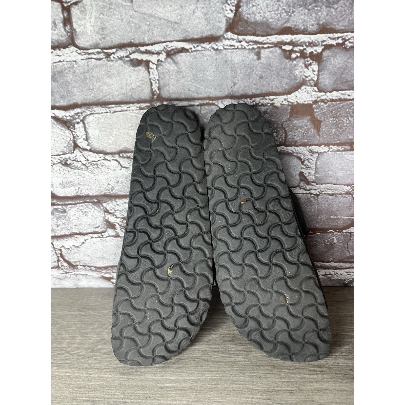 Birkenstock Birkenstock Arizona Black Leather Oiled Slides Sandals Women Size US 9 / IT 39 - 15 Thumbnail