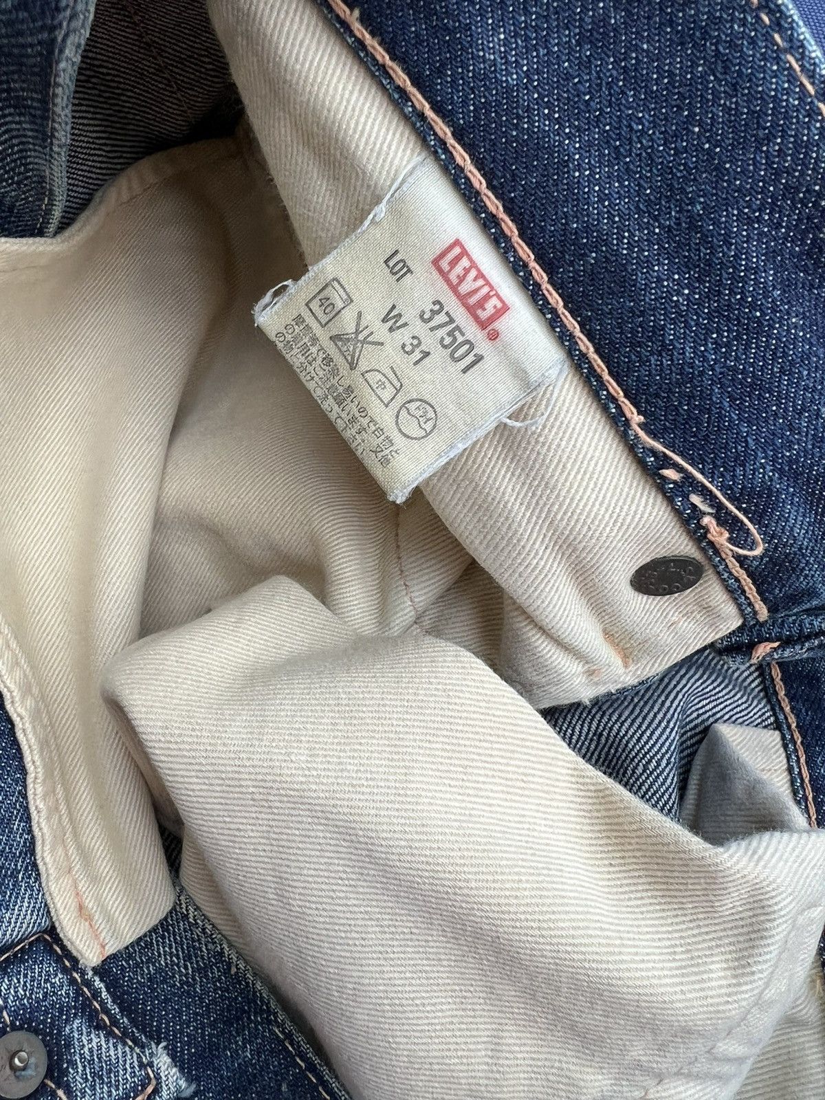 Levi's VTG 2002 Levi’s 501 XX LVC 1937 Ripped Denim Selvedge Jeans Size US 30 / EU 46 - 23 Thumbnail