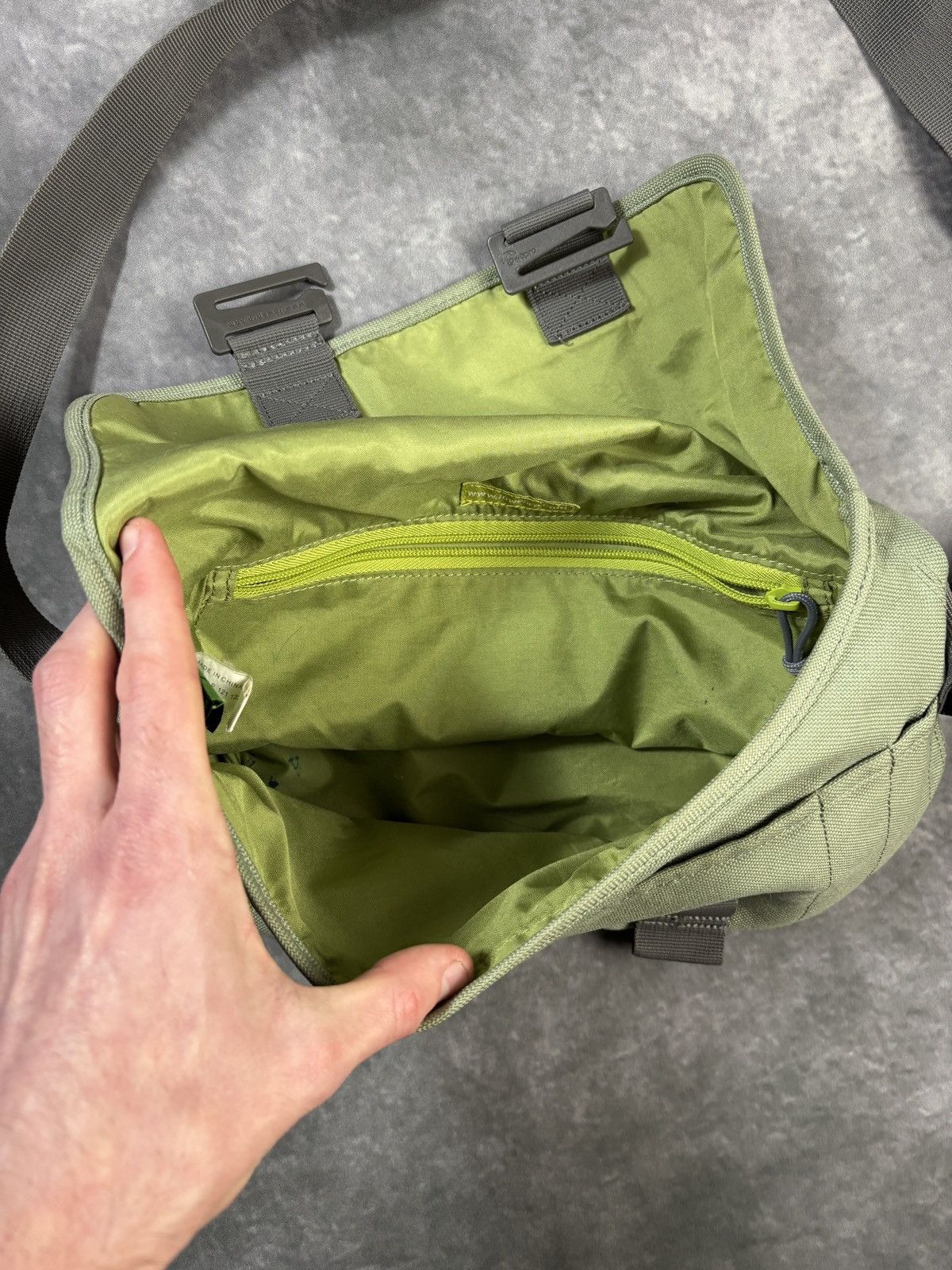 Lowepro Lowepro Side Bag Mini Messenger Recycled Green Canvas Sling Size ONE SIZE - 7 Thumbnail
