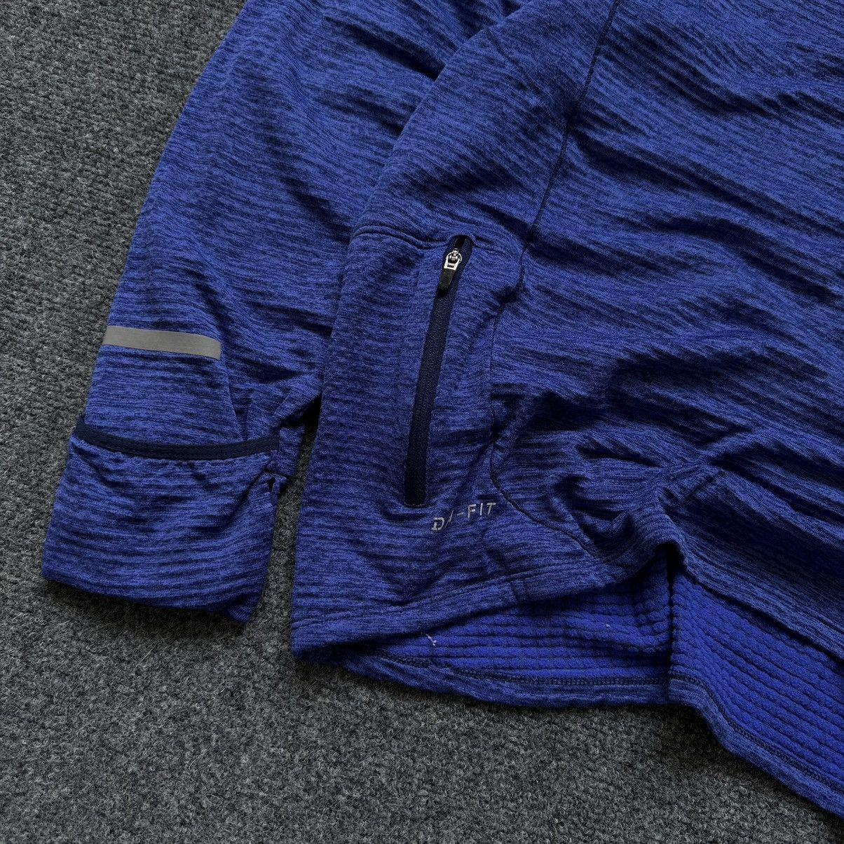 Nike VTG Mans Nike Dry - Fit Long-sleeve T-shirts Sport-wear Size US XL / EU 56 / 4 - 6 Thumbnail