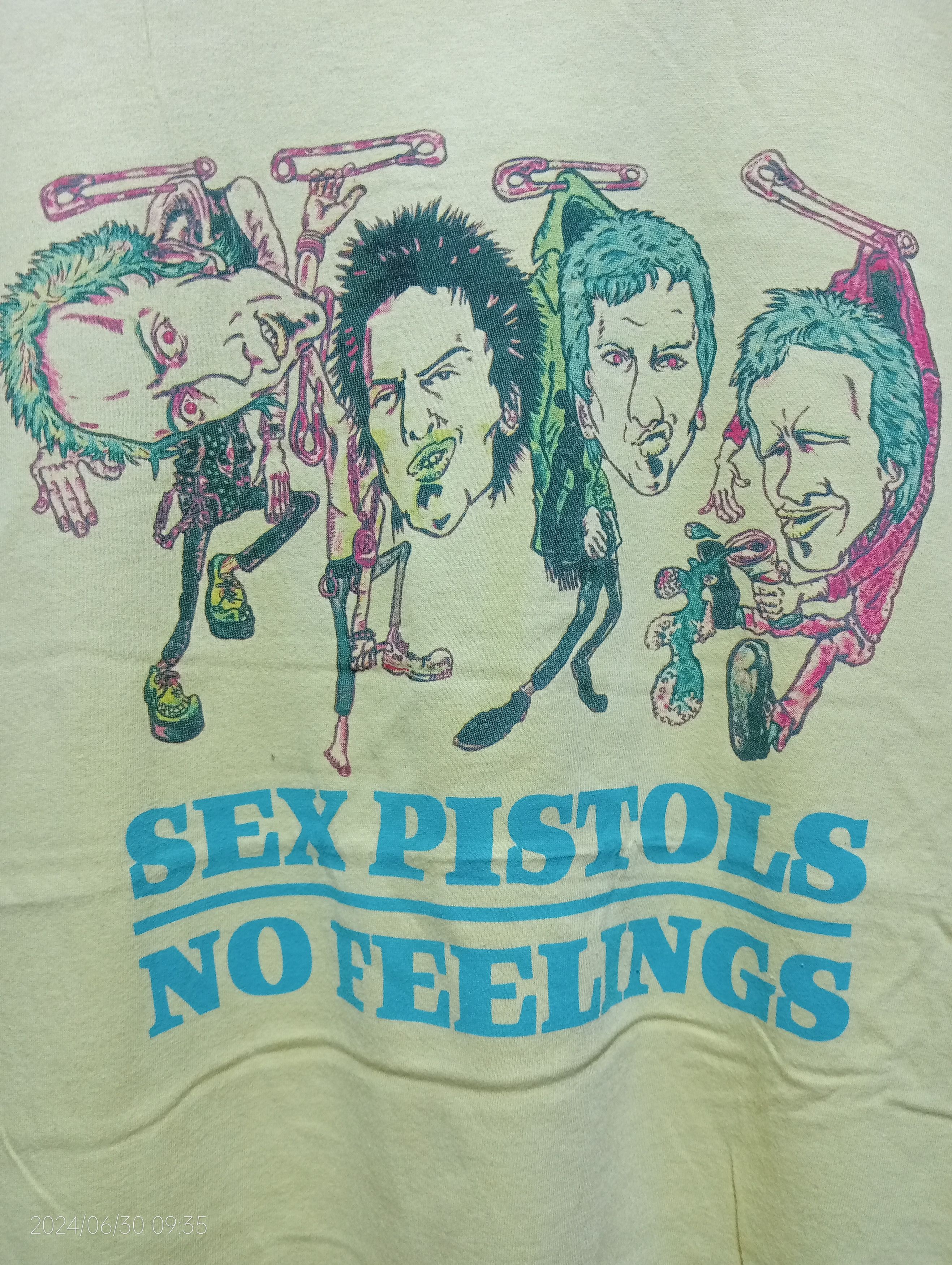 Band Tees UNIQLO X Sex Pistols No Feelings Tee Size US S / EU 44-46 / 1 - 8 Thumbnail