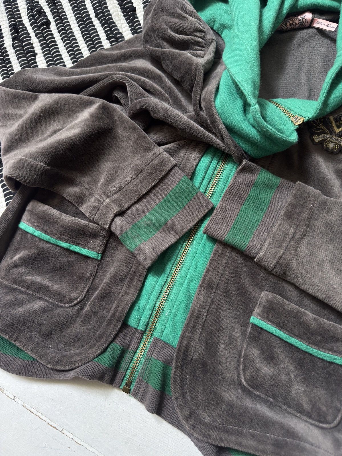 Juicy Couture VINTAGE JUICY COUTURE 2000s VELOUR ZIP UP HOODIE Size S / US 4 / IT 40 - 7 Thumbnail