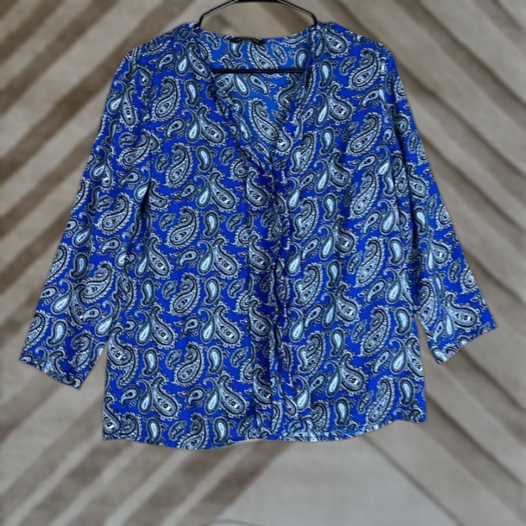 Banana Republic Banana Republic Blouse Blue Paisley V Neck Popover 3/4 Sleeve S Womens Size S / US 4 / IT 40 - 1 Thumbnail