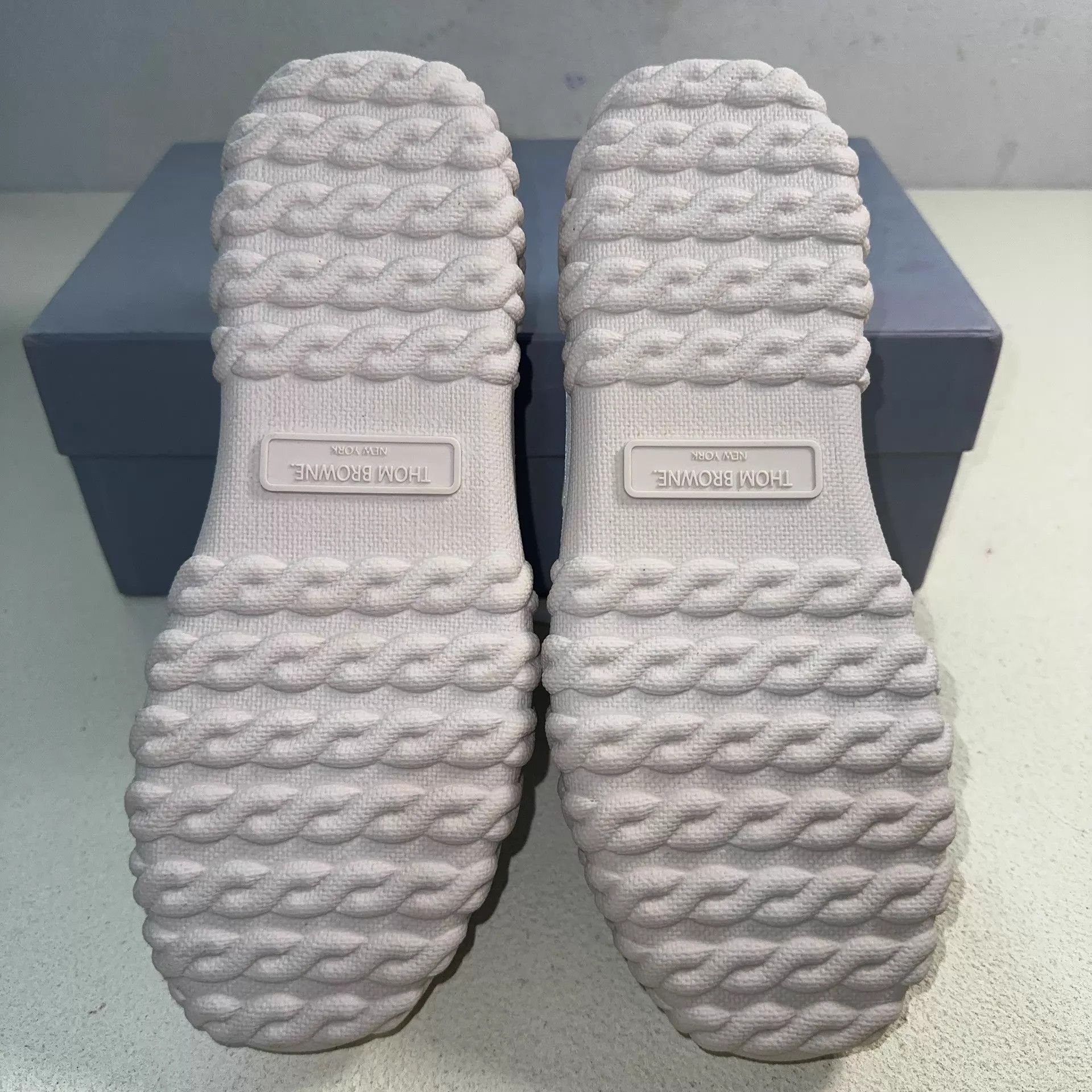 Thom Browne Thom Browne Men's Thick Sole Biscuit Trainer Gray Size US 10 / EU 43 - 4 Thumbnail