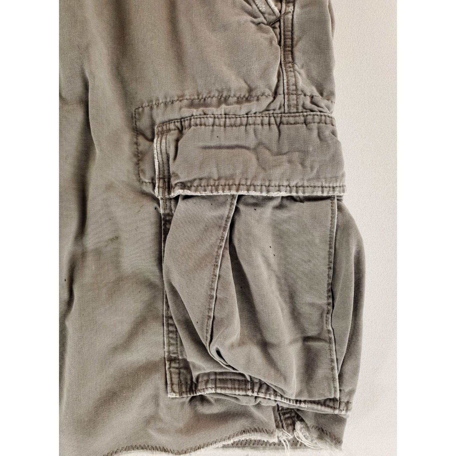 Abercrombie & Fitch Abercrombie & Fitch Cargo Shorts Gray Distressed Mens 36 Cargo Shorts Beige 90s Mens 36 Size US 36 / EU 52 - 3 Thumbnail
