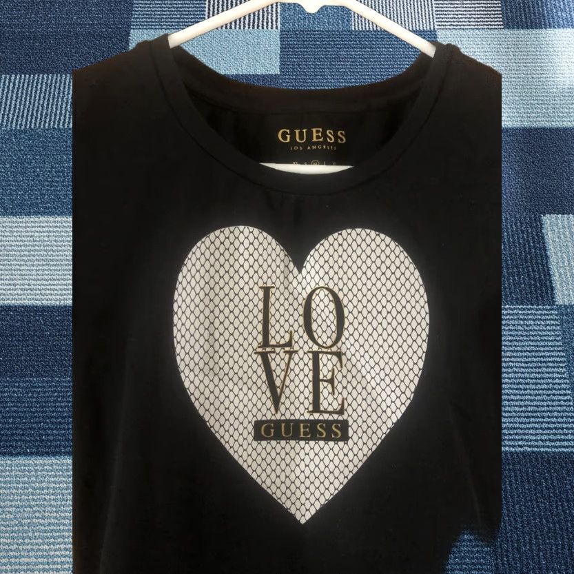 Guess GUESS T-Shirt Womens M Black Heart Logo Graphic Tee Top Size M / US 6-8 / IT 42-44 - 1 Thumbnail