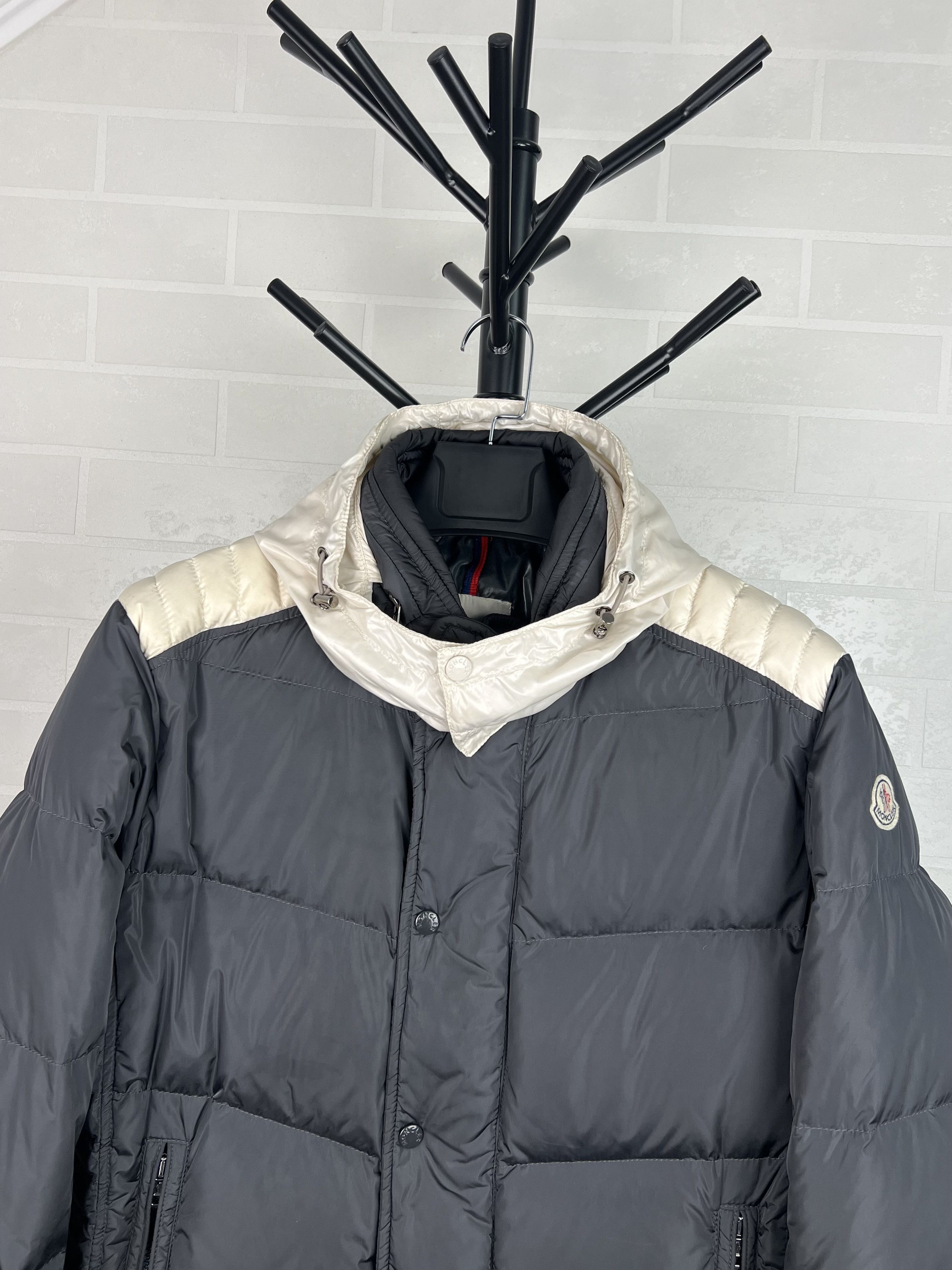 Moncler MONCLER Down Jacket Puffer AUSTIN GIUBBOTTO Patch Logo Gray Size US XL / EU 56 / 4 - 2 Thumbnail