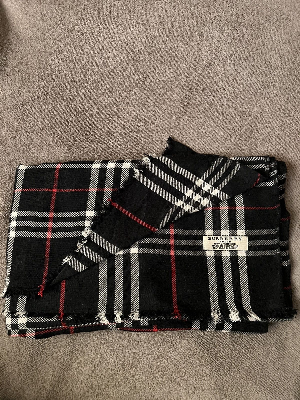 Burberry × Vintage Scarv Burberry Size ONE SIZE - 1 Thumbnail