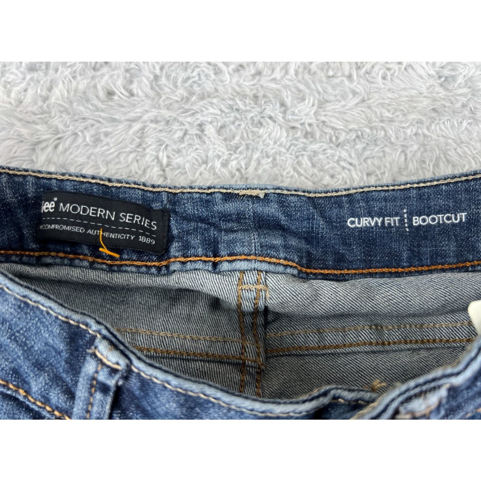 Lee Lee Jeans Womens Bootcut Denim Blue 26x28 Regular 6 Cotton Blend Zipper Distressed 5-Pocket Western Cowboy Southwestern American Designer Mens? Size 28" / US 6 / IT 42 - 6 Thumbnail