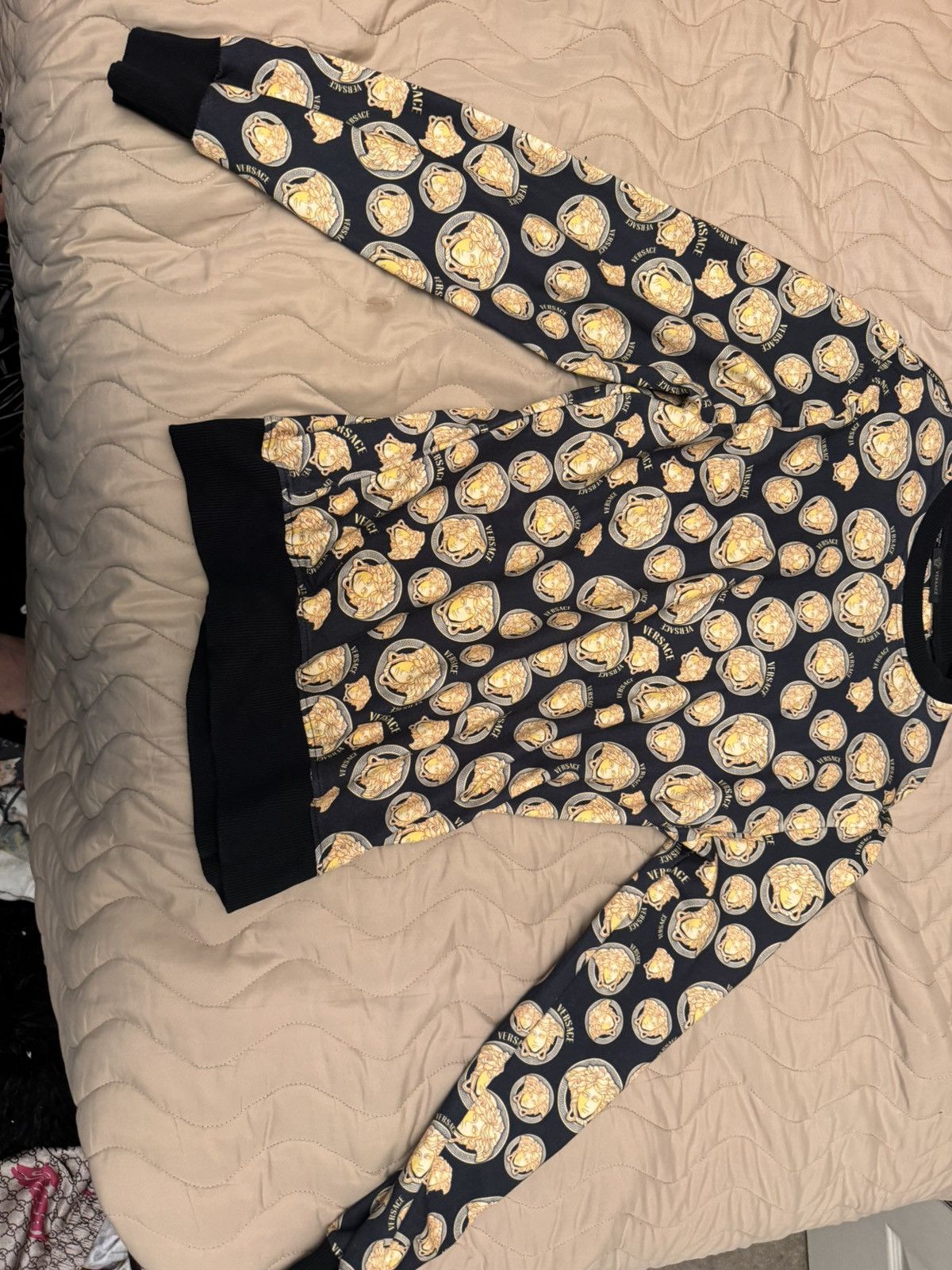 Versace Versace Medusa black gold print sweater shirt Size US M / EU 48-50 / 2 - 1 Thumbnail