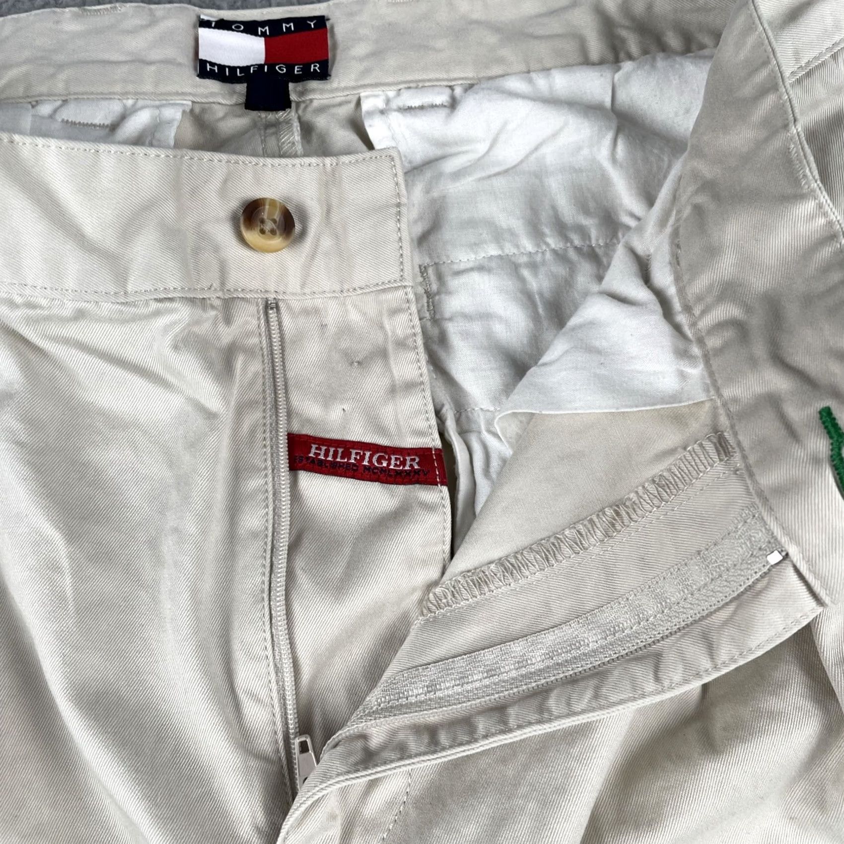 Tommy Hilfiger VINTAGE Tommy Hilfiger Khaki 100% Cotton Chino Pants Mens 32x31 Trousers Embroidery Logo Size US 32 / EU 48 - 4 Thumbnail