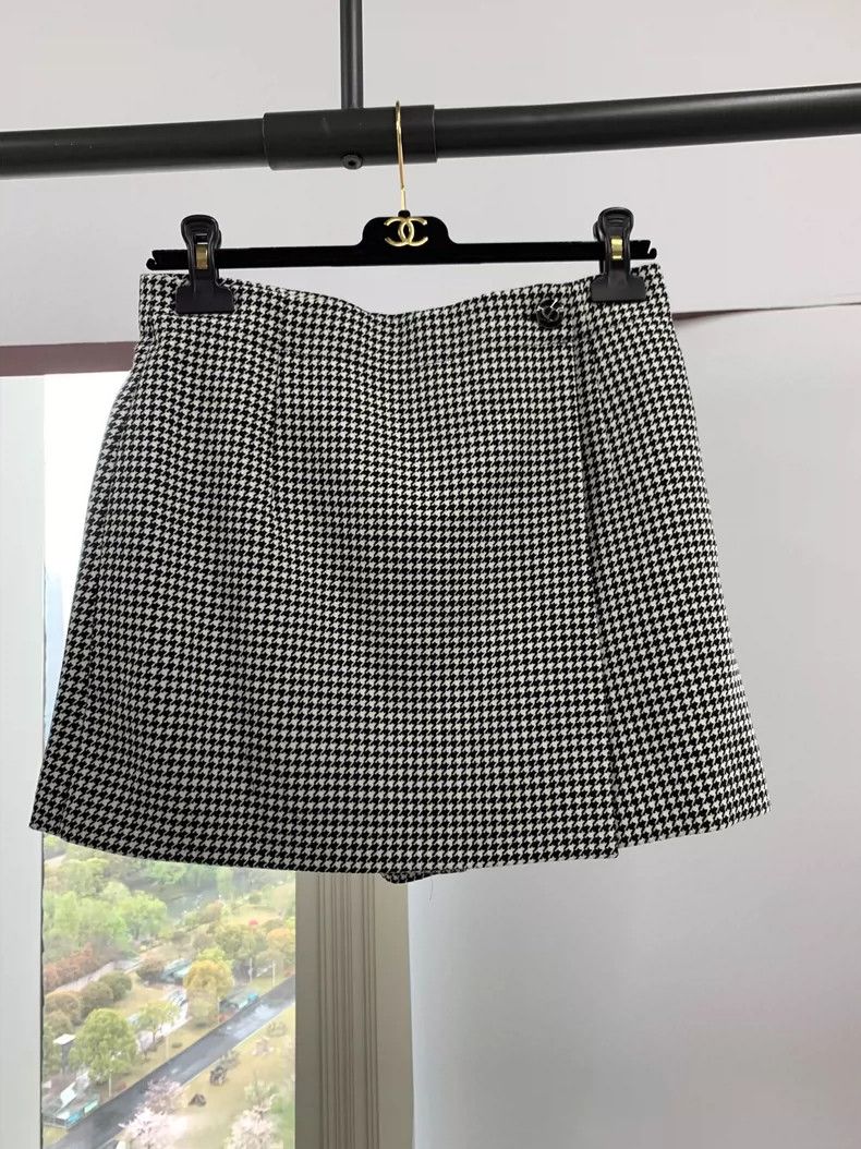 Dior Dior Checked wool skirts and trousers Size 25" / US 0 / IT 36 - 1 Thumbnail