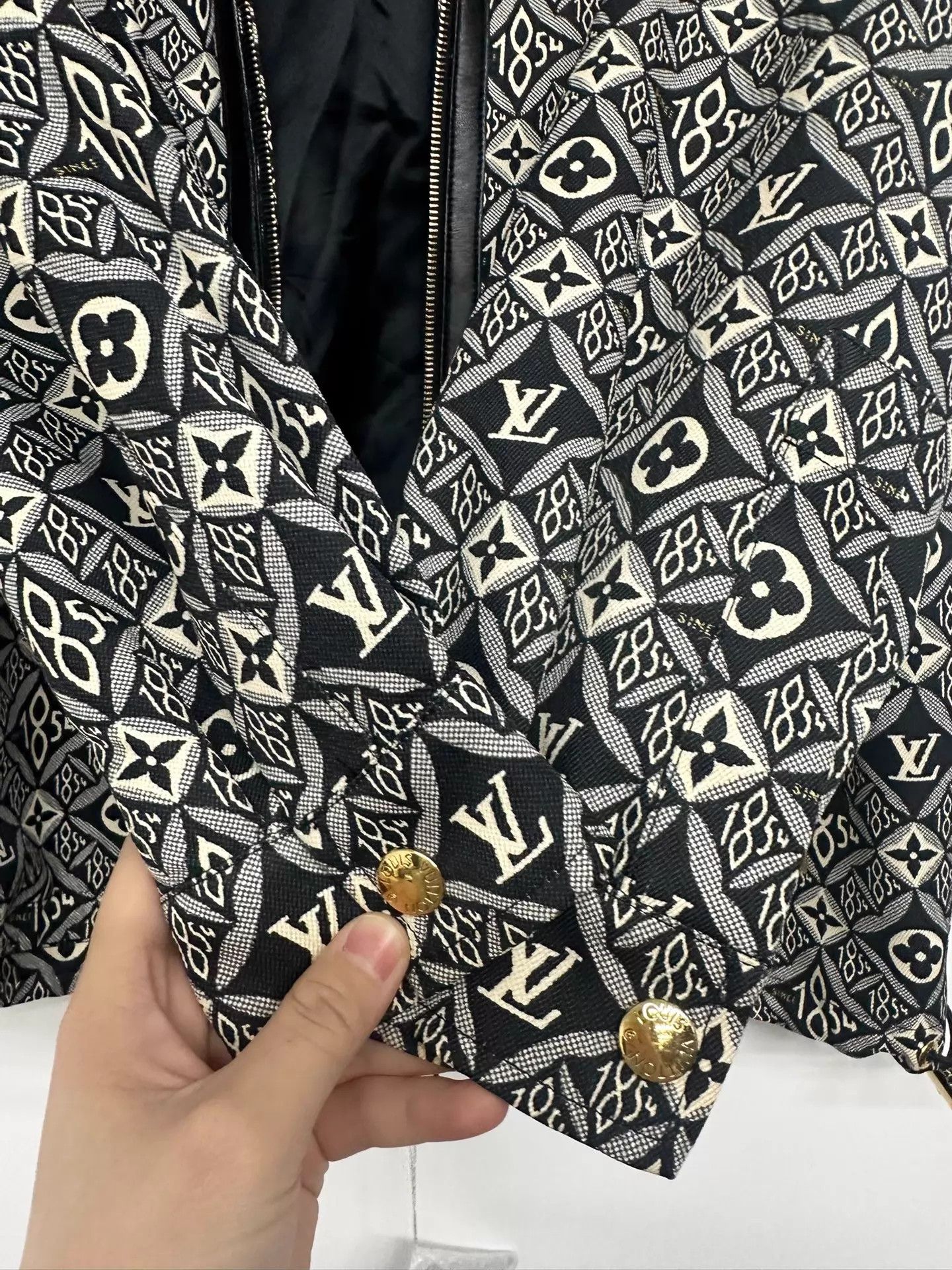 Louis Vuitton Louis Vuitton All Over Logo Print Jacket 34 Size XS / US 0-2 / IT 36-38 - 7 Thumbnail
