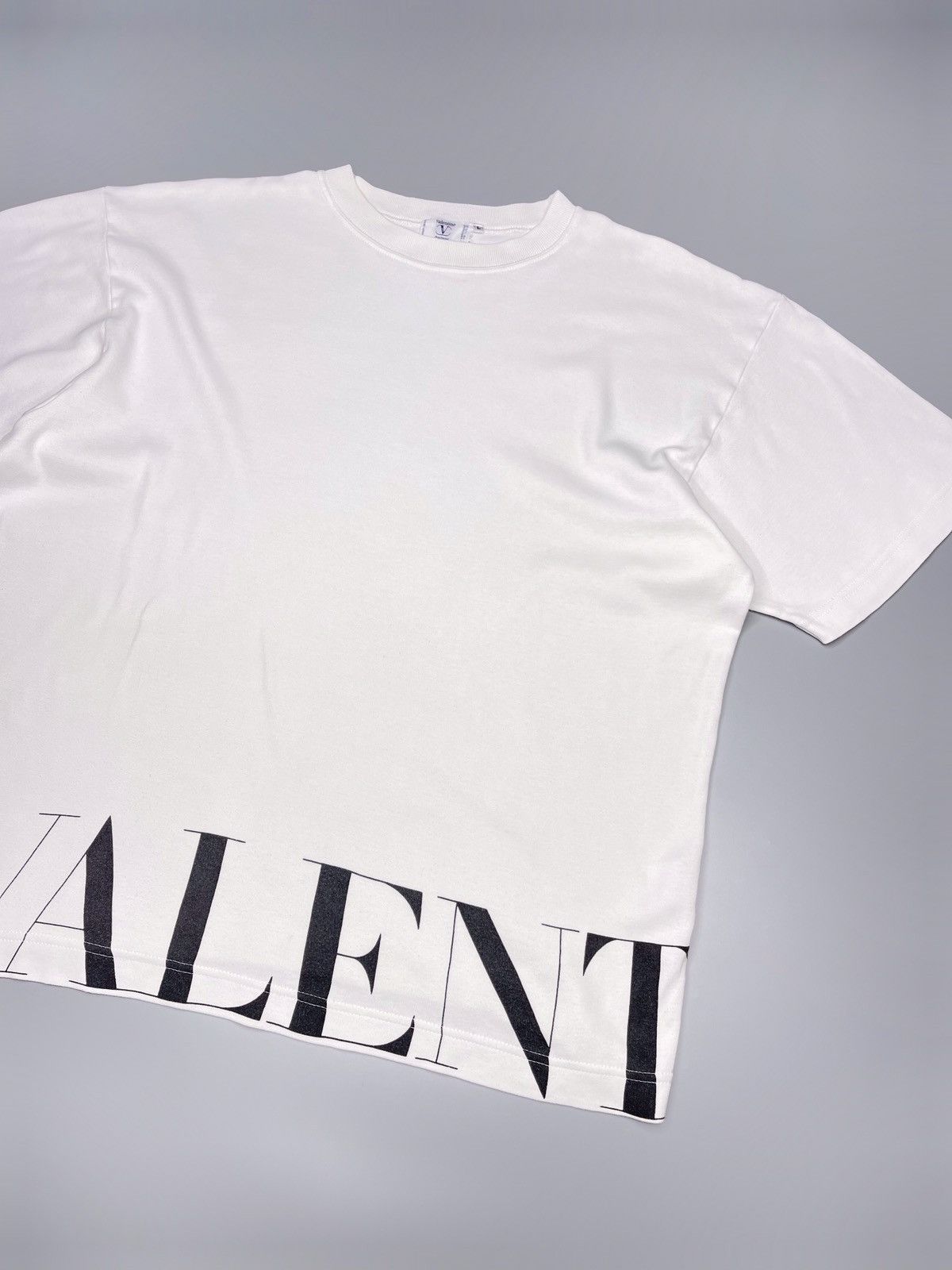 Valentino × Vintage Vintage 90’s Valentino Tee Big Logo Size US L / EU 52-54 / 3 - 2 Thumbnail