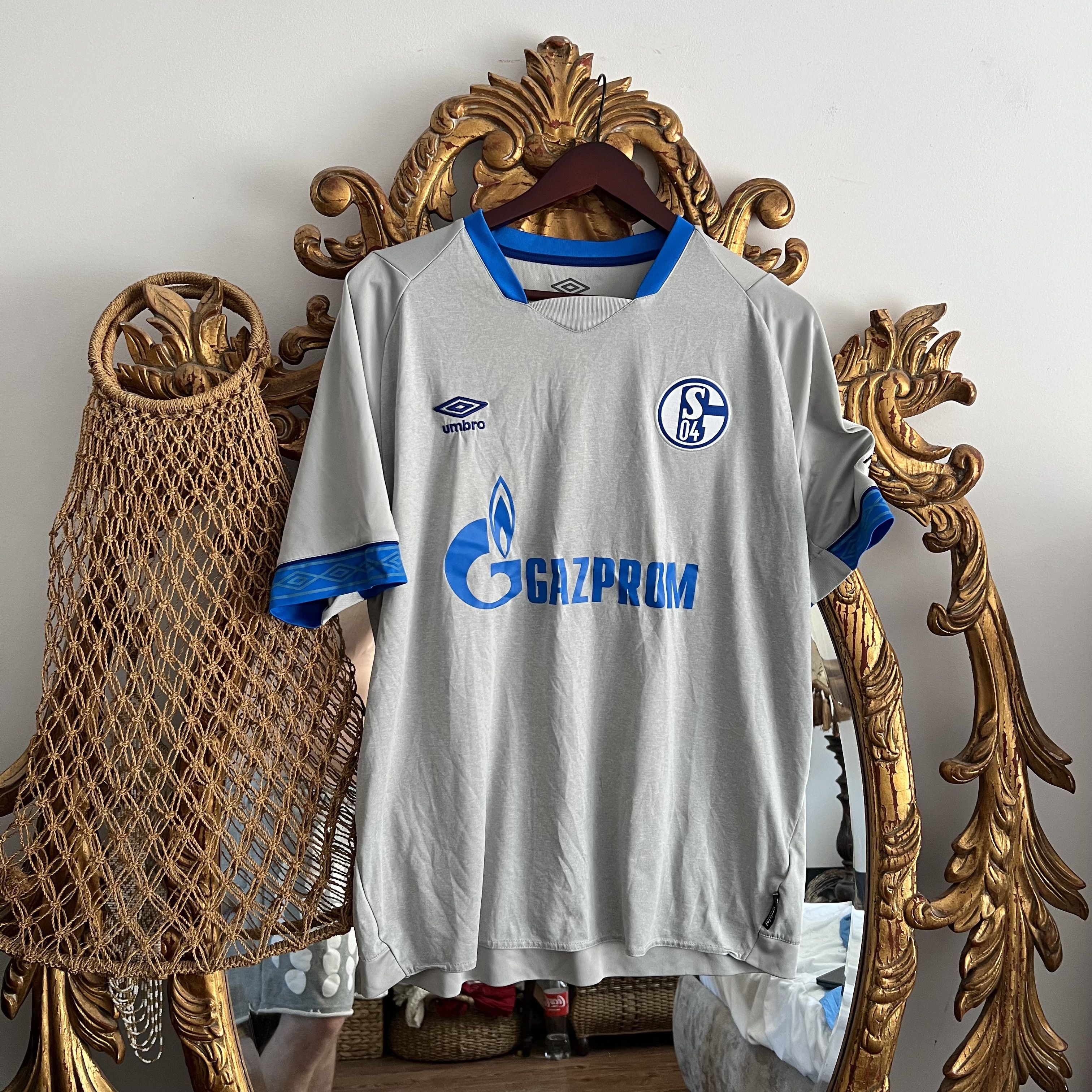 Umbro Shalke 04 soccer jersey Umbro size XL Size US XL / EU 56 / 4 - 1 Thumbnail