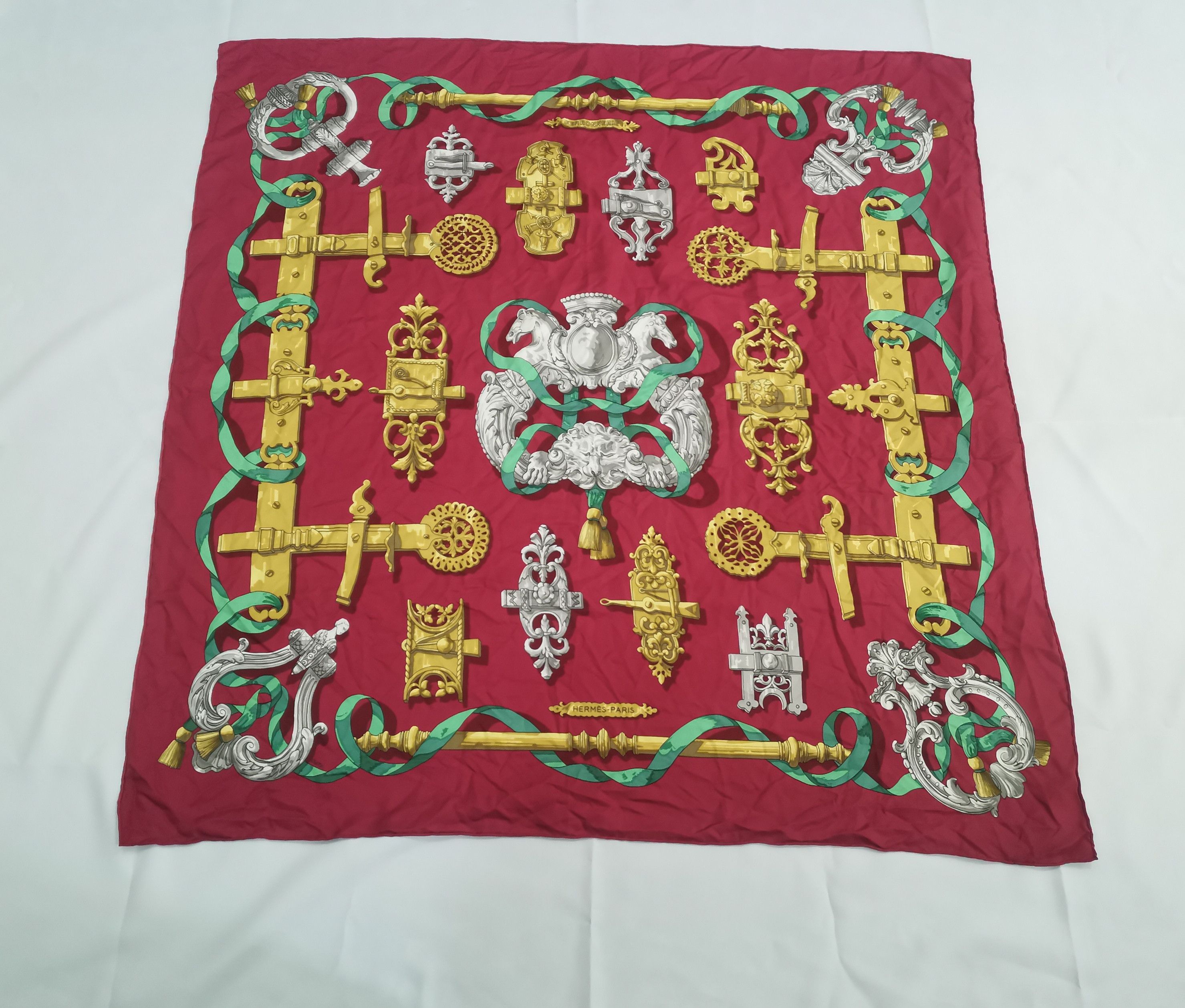 Hermes × Vintage Rare vintage Hermes scarves luxury design Size ONE SIZE - 1 Thumbnail