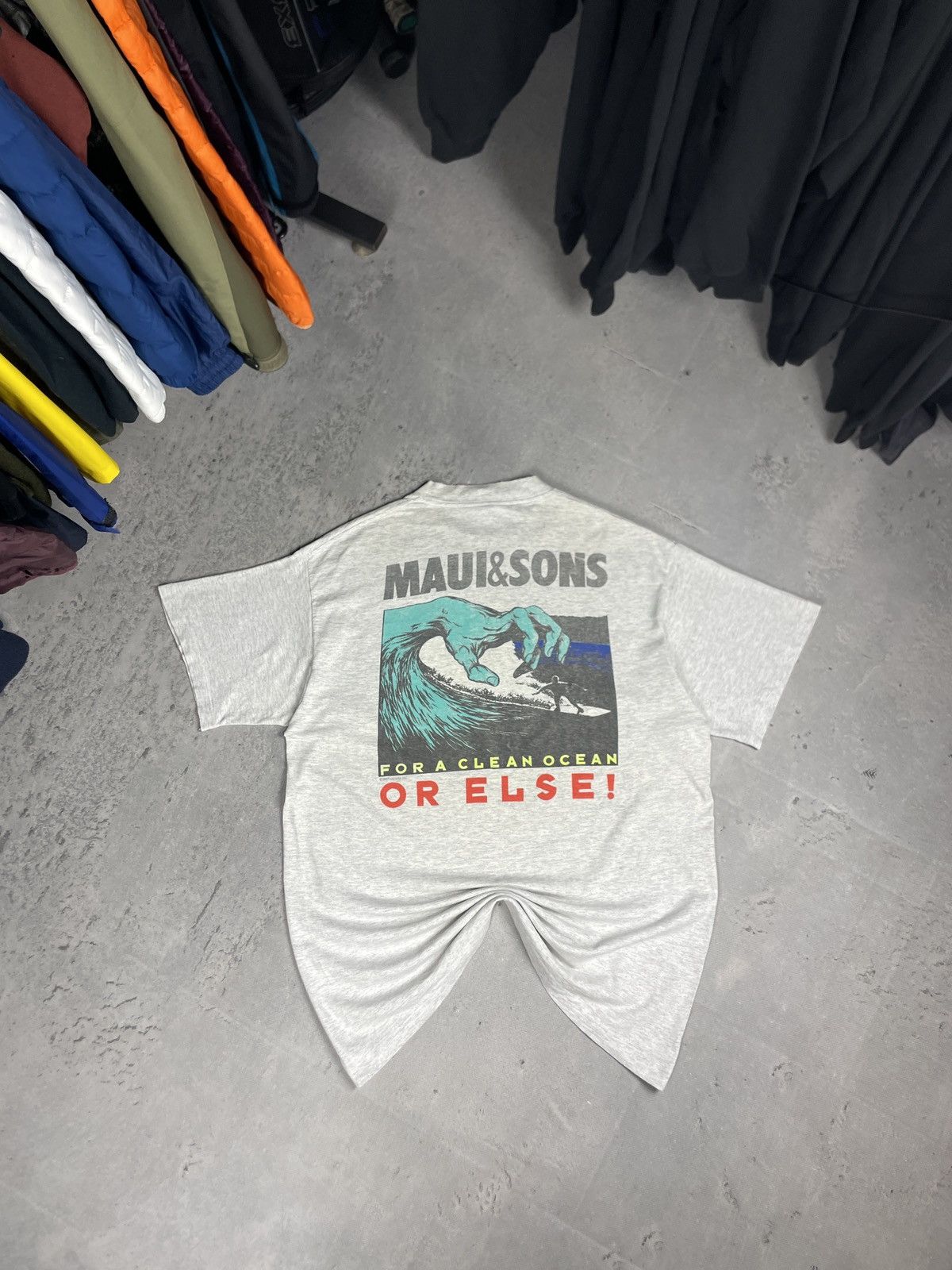 Maui and Sons × Vintage Vintage 90s Maui And Sons Pirate Ship Shark Fantasy Tee Size US XL / EU 56 / 4 - 1 Thumbnail