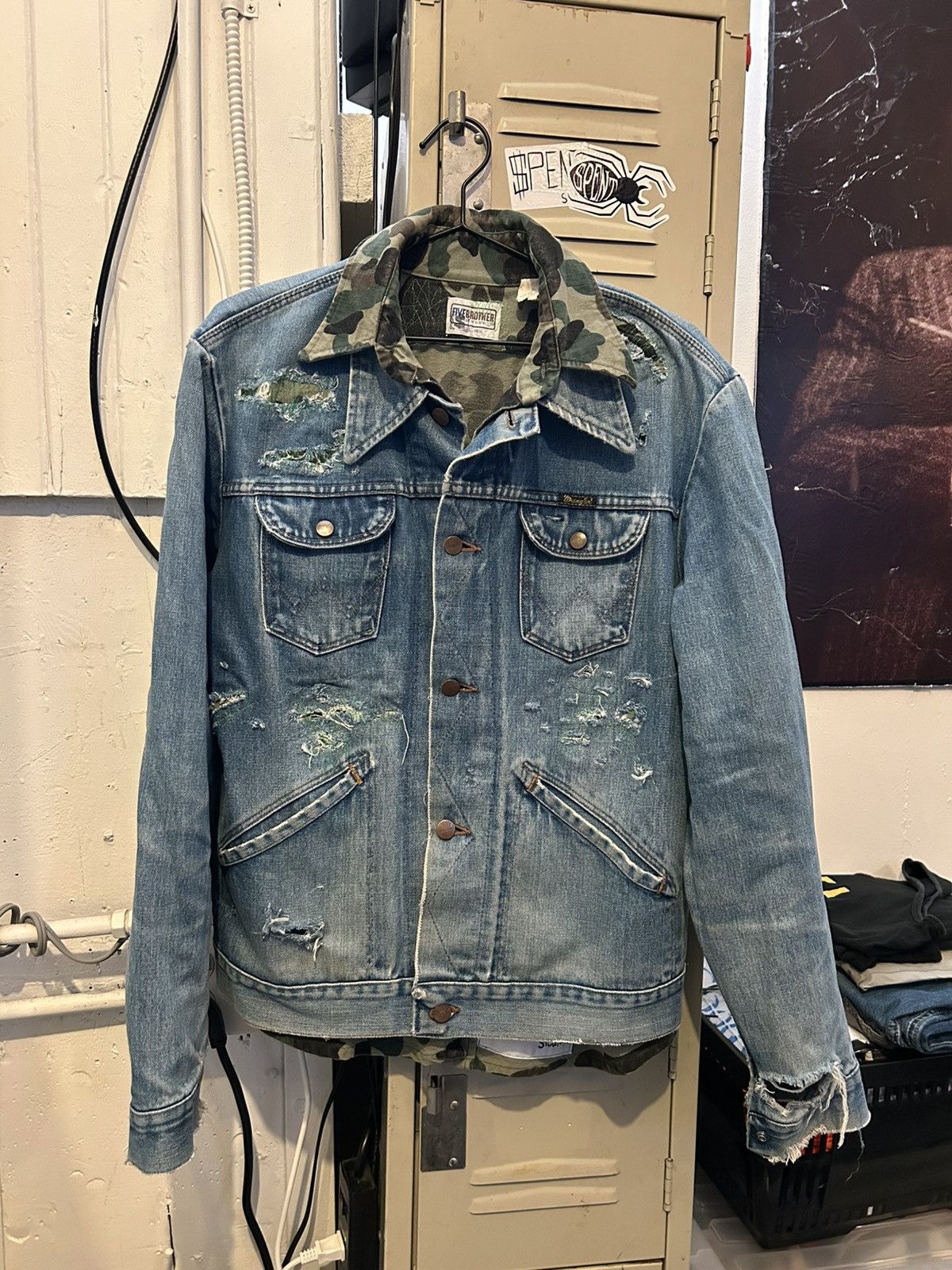 Wrangler Distressed Layered Jean jacket Size US L / EU 52-54 / 3 - 1 Thumbnail