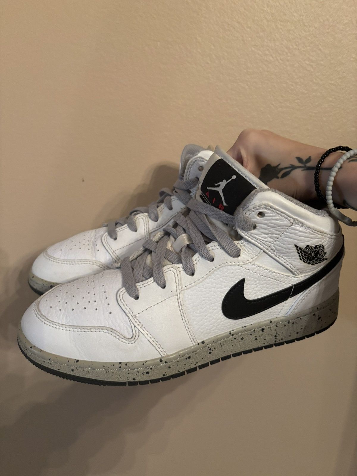 Jordan Brand Air Jordan 1 Retro Mid GS 'White Cement' Size US 6.5 / EU 39-40 - 6 Thumbnail