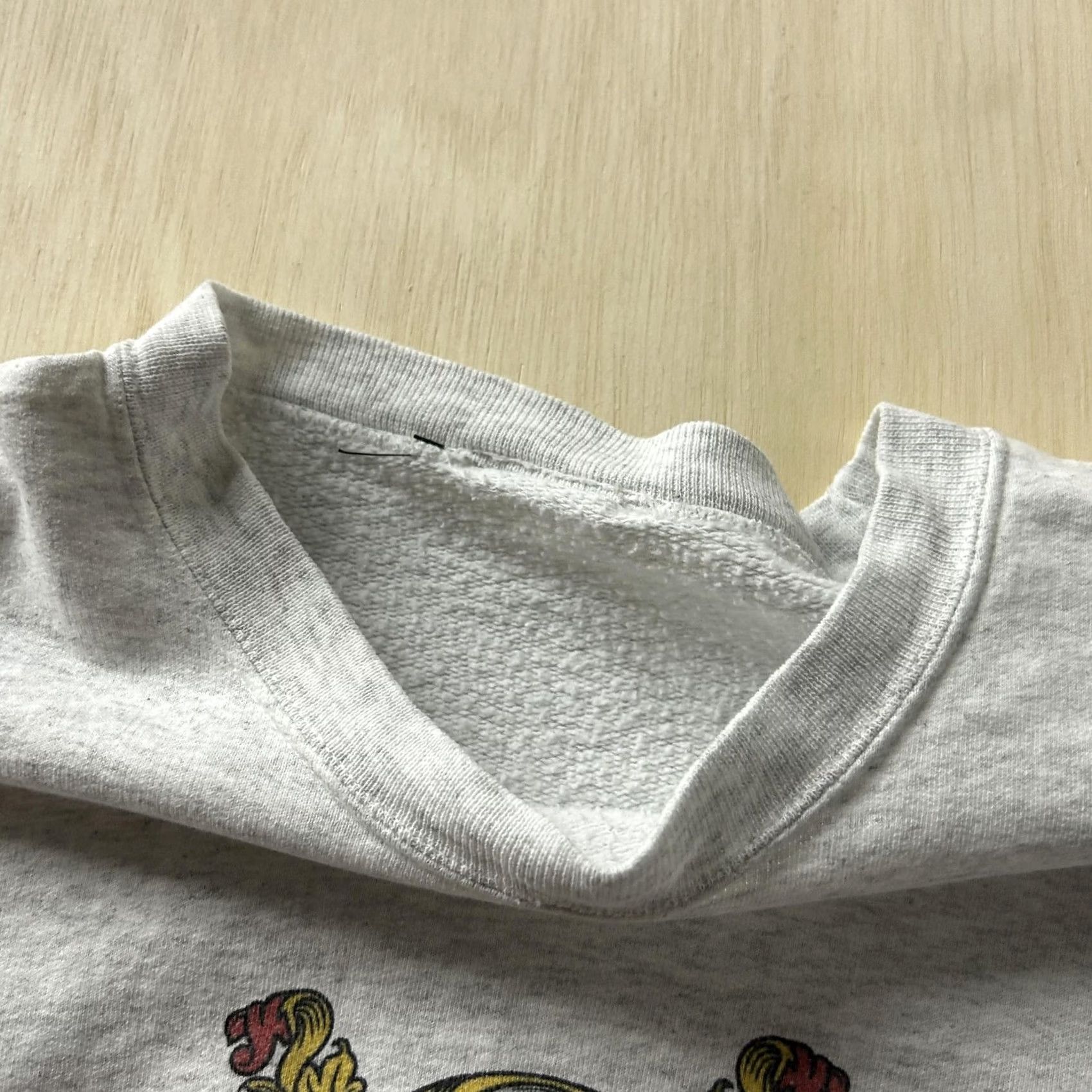 Vintage Shaw Sweatshirt Mens XL Gray Graphic Print Fleece Pullover Crewneck Coat Of Arms Holiday Gift Size US XL / EU 56 / 4 - 3 Thumbnail