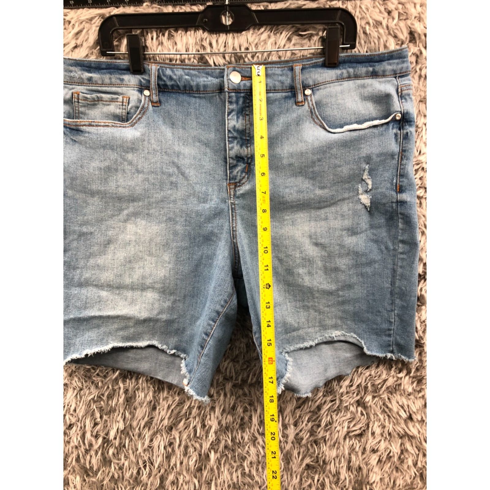 Energie Energie Shorts Womens Plus Size 18 Mid Rise Medium Wash Blue Raw Hem Denim 5-Pocket Logo Size 40" / US 18 - 3 Thumbnail