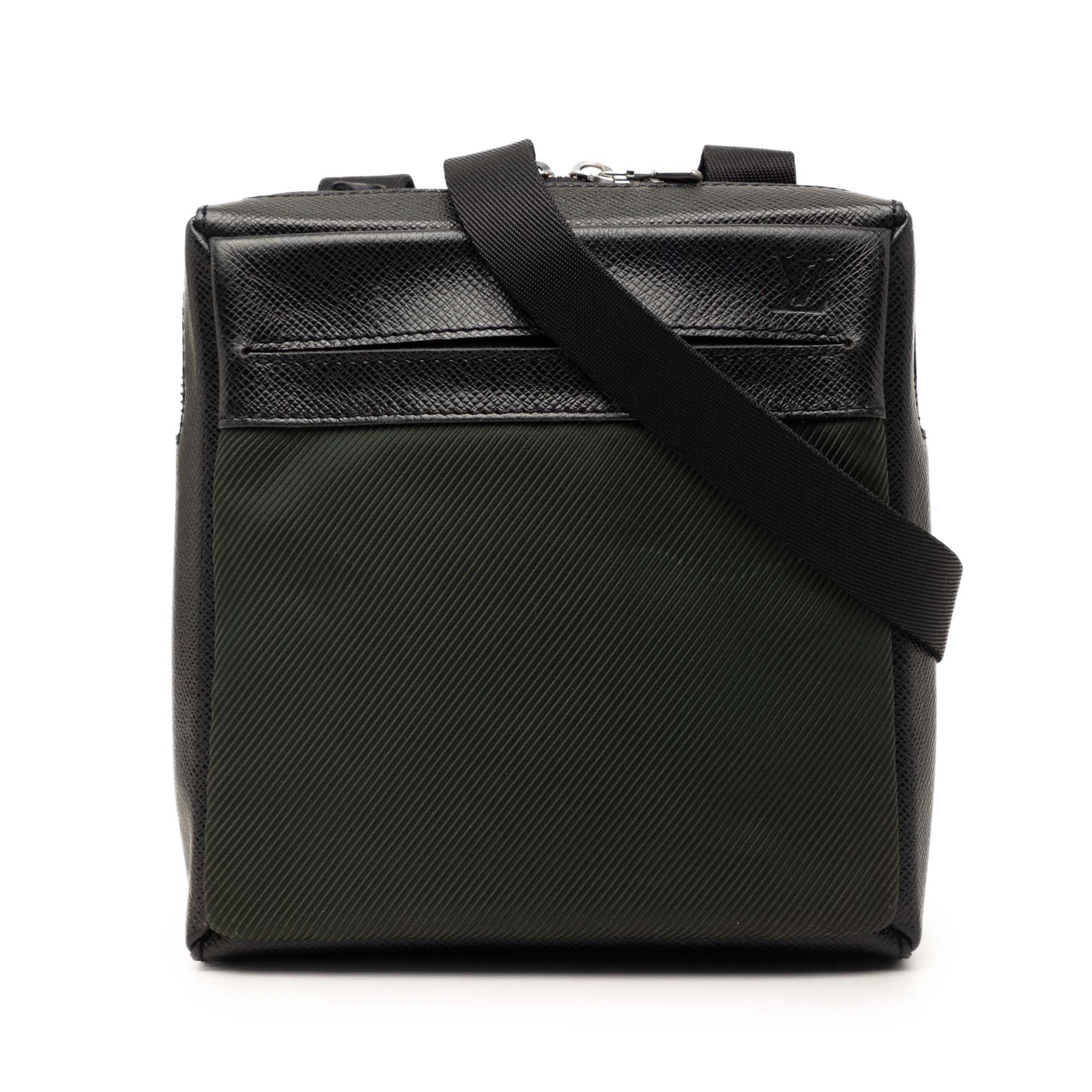 Louis Vuitton Taiga Sayan Size ONE SIZE - 1 Thumbnail