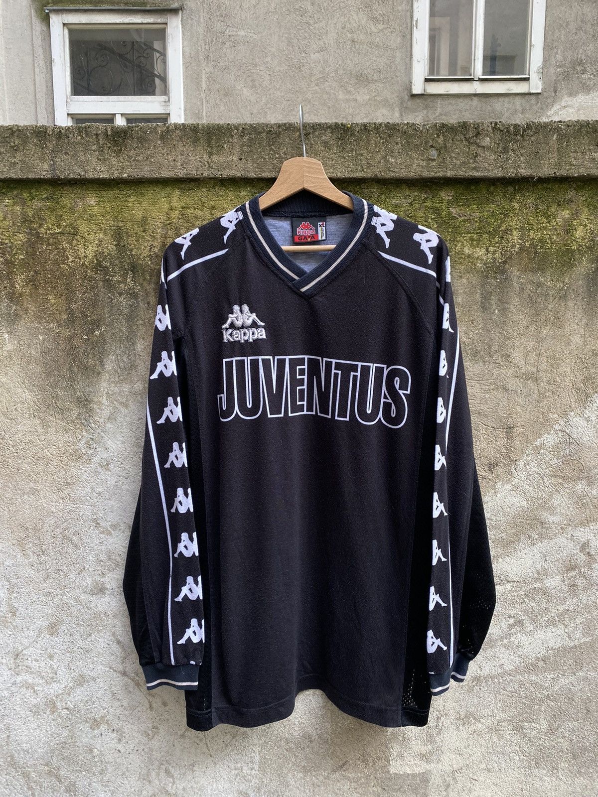 image of Vintage 1995-1996 Kappa Juventus Training Jersey in Black, Men's (Size XL)