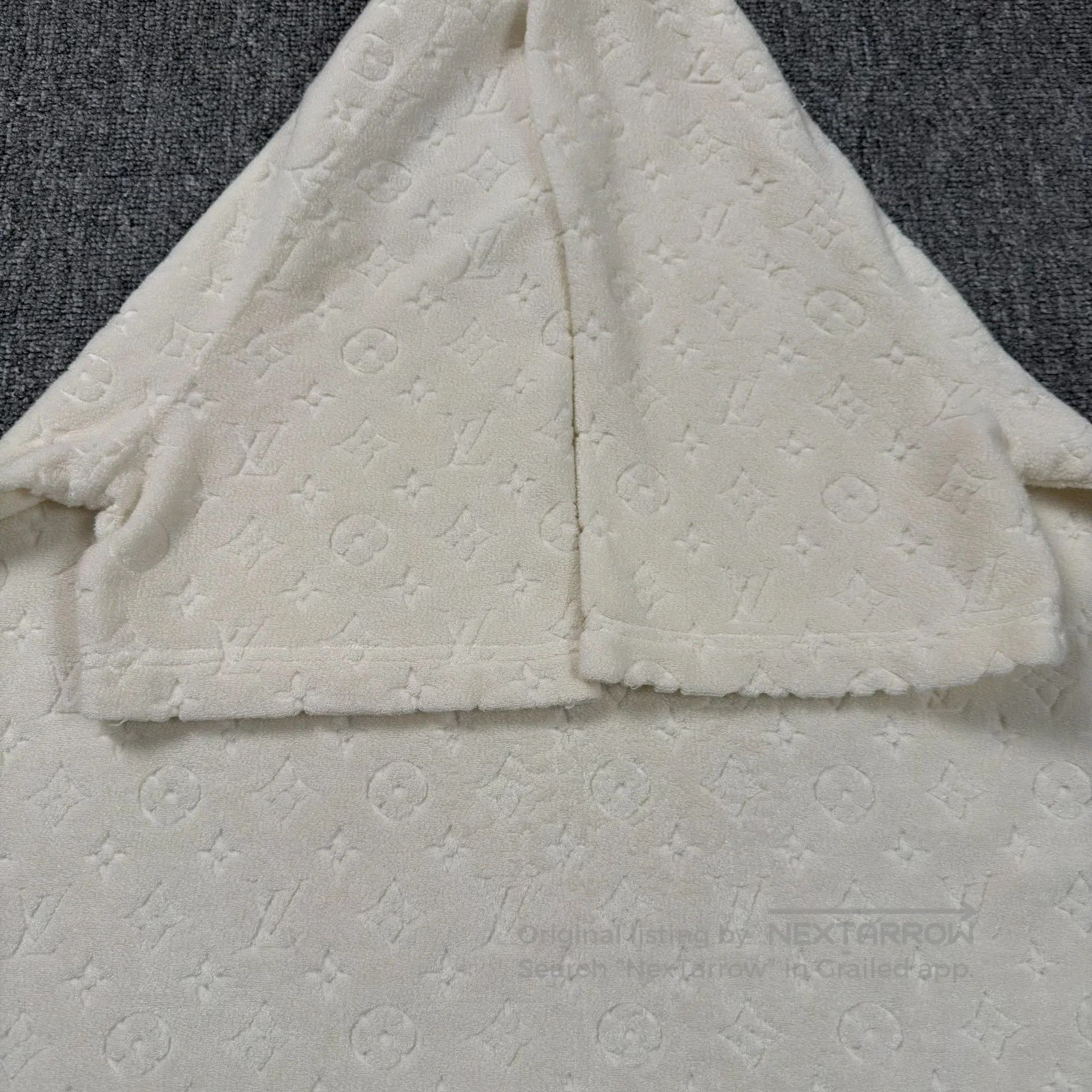 Louis Vuitton LV Beige Full-Print Towel-Bottom T-Shirt. Size US L / EU 52-54 / 3 - 4 Thumbnail
