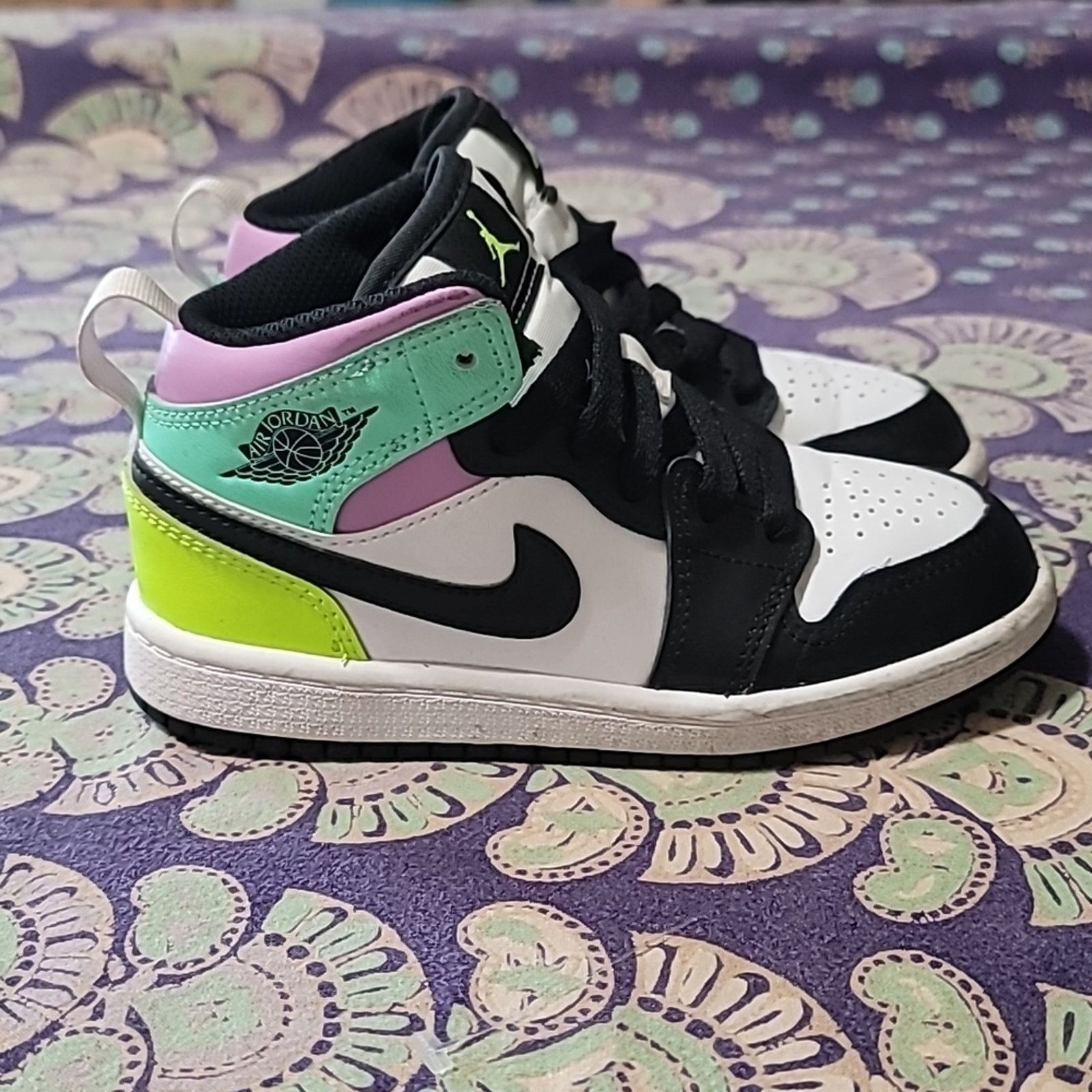 Nike Air Jordan 1 Mid Pastel Toe GS Toddler Size US 5 / EU 37 - 5 Thumbnail