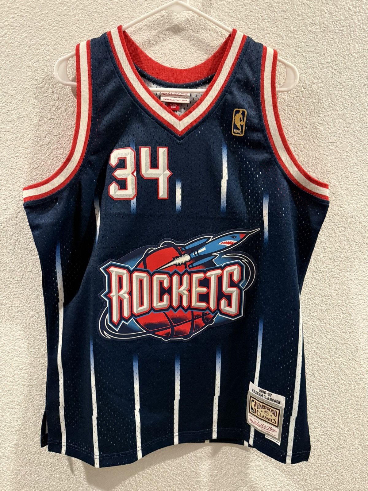 Mitchell & Ness Houston Rockets x Hakeem Olajuwon Size US L / EU 52-54 / 3 - 1 Thumbnail