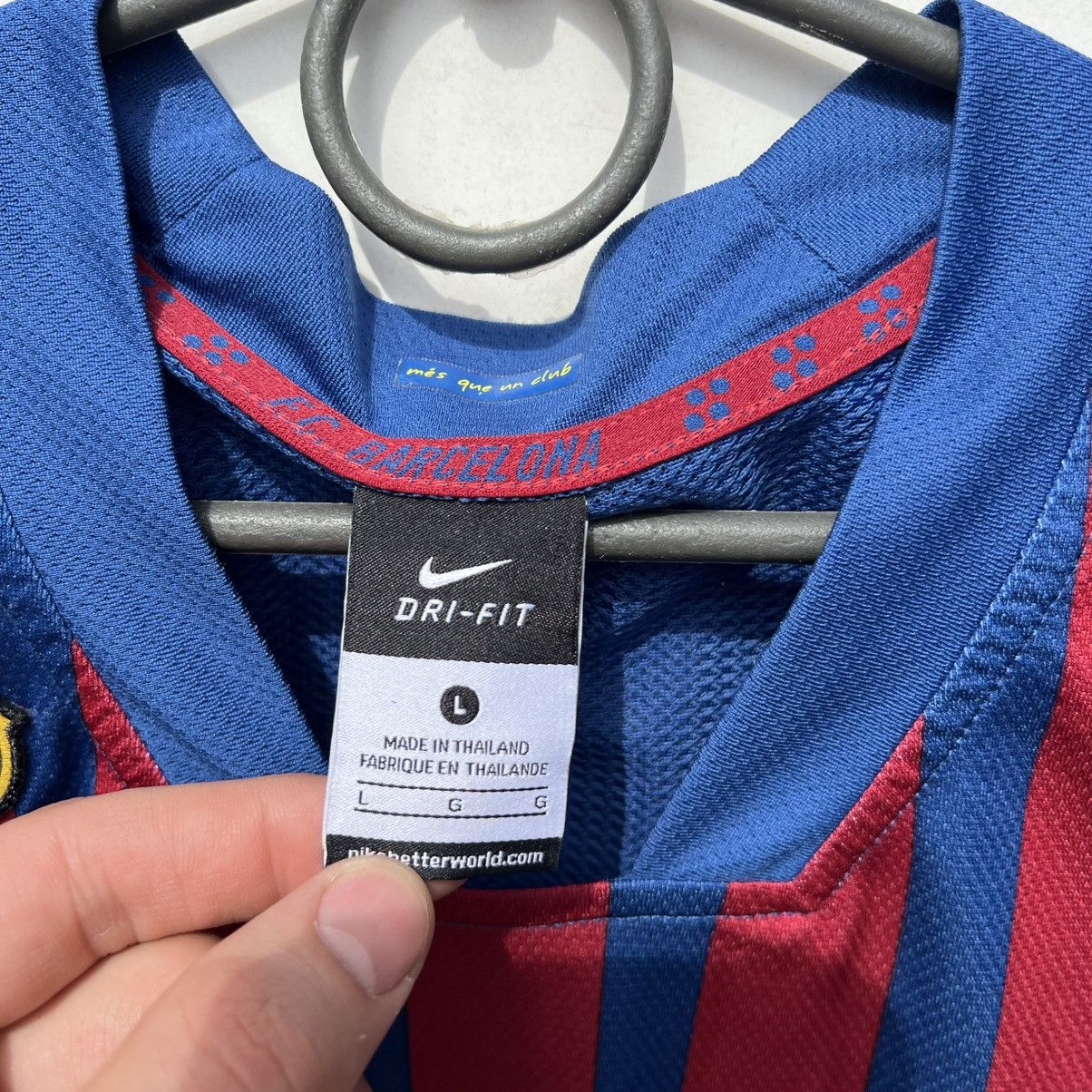 Nike BARCELONA BASKETBALL TRAINING SHIRT JERSEY NIKE Size US L / EU 52-54 / 3 - 3 Thumbnail