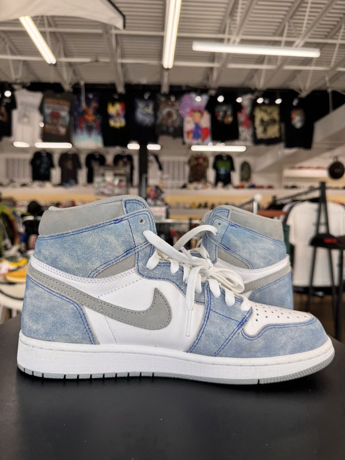 Jordan Brand Air Jordan 1 Retro High Hyper Royal Smoke Grey Size 9 (2021) Size US 9 / EU 42 - 3 Thumbnail