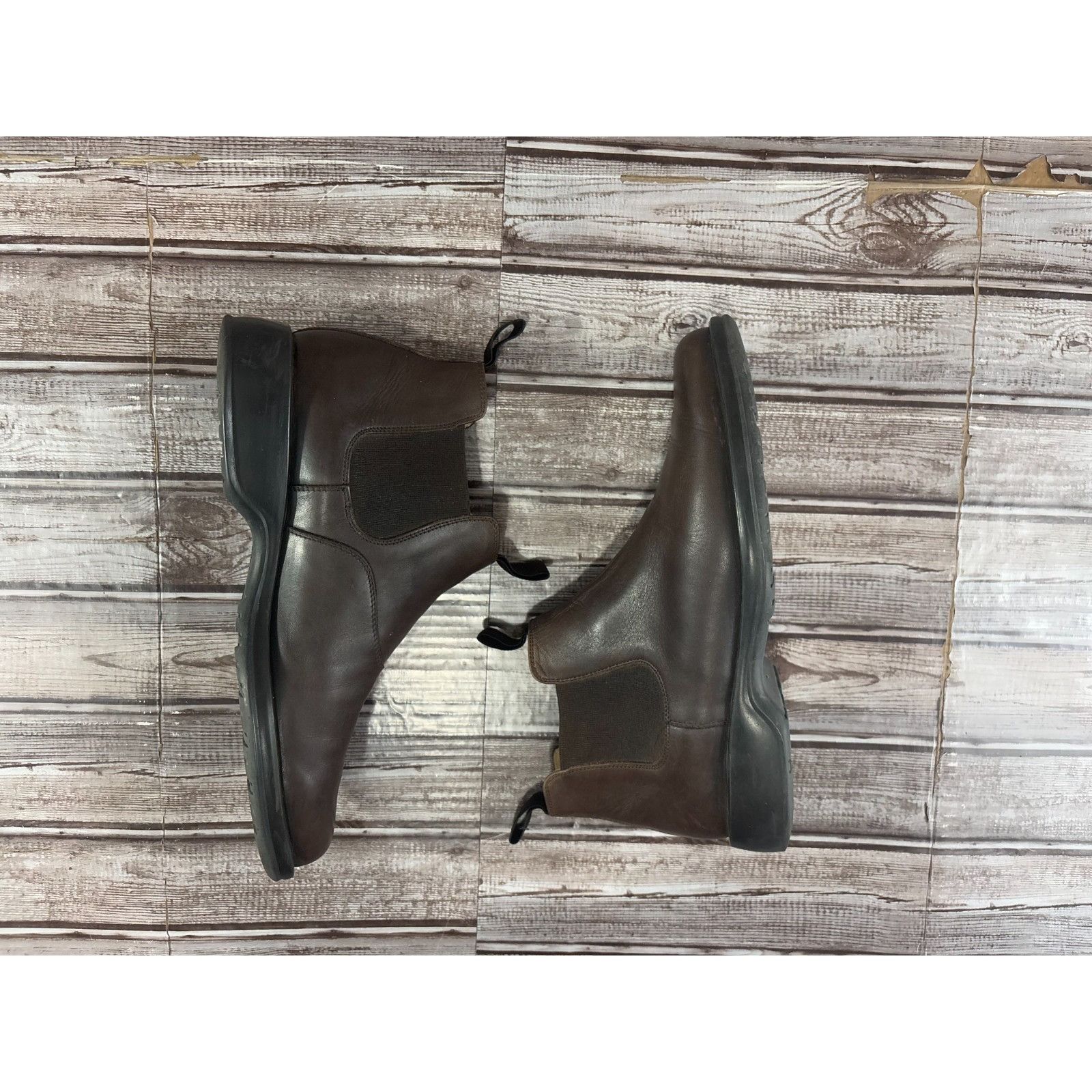 Salvatore Ferragamo Salvatore Ferragamo Leather Chelsea Boots size 7.5 D color B Size US 7.5 / EU 40-41 - 4 Thumbnail